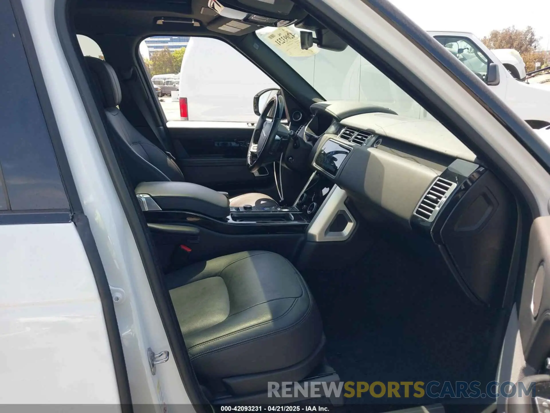 5 Photograph of a damaged car SALGS2RUXMA446580 LAND ROVER RANGE ROVER 2021