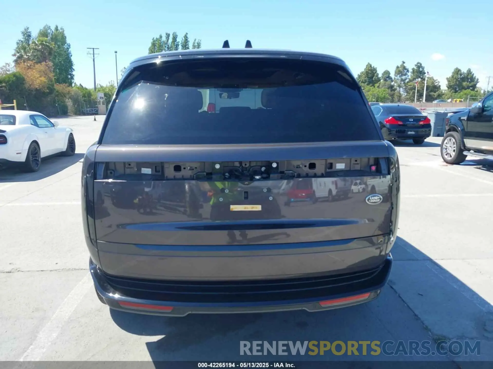 17 Photograph of a damaged car SALK19E78PA058614 LAND ROVER RANGE ROVER 2023