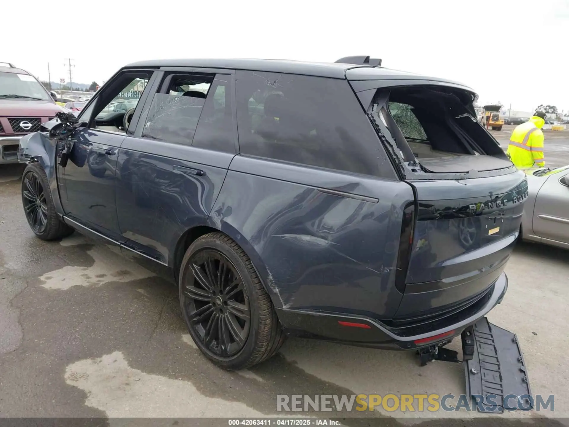 3 Фотография поврежденного автомобиля SALKP9E96RA240556 LAND ROVER RANGE ROVER 2024