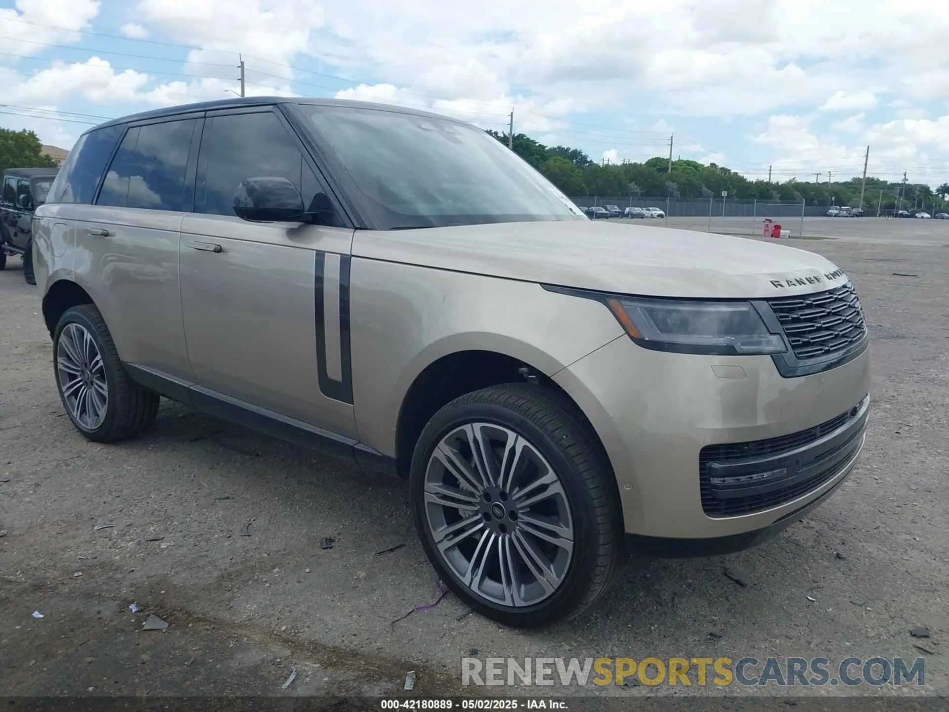 1 Фотография поврежденного автомобиля SALKP9E98SA300830 LAND ROVER RANGE ROVER 2025