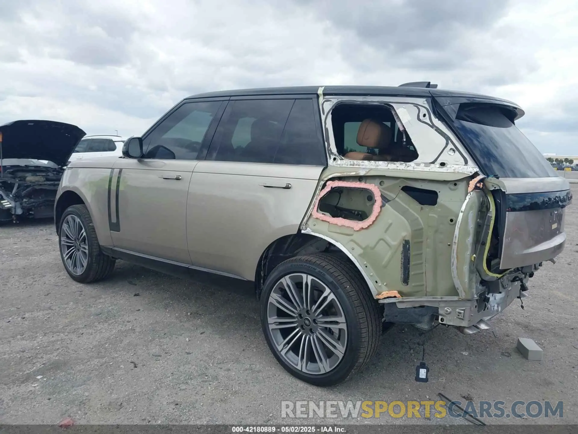 3 Фотография поврежденного автомобиля SALKP9E98SA300830 LAND ROVER RANGE ROVER 2025