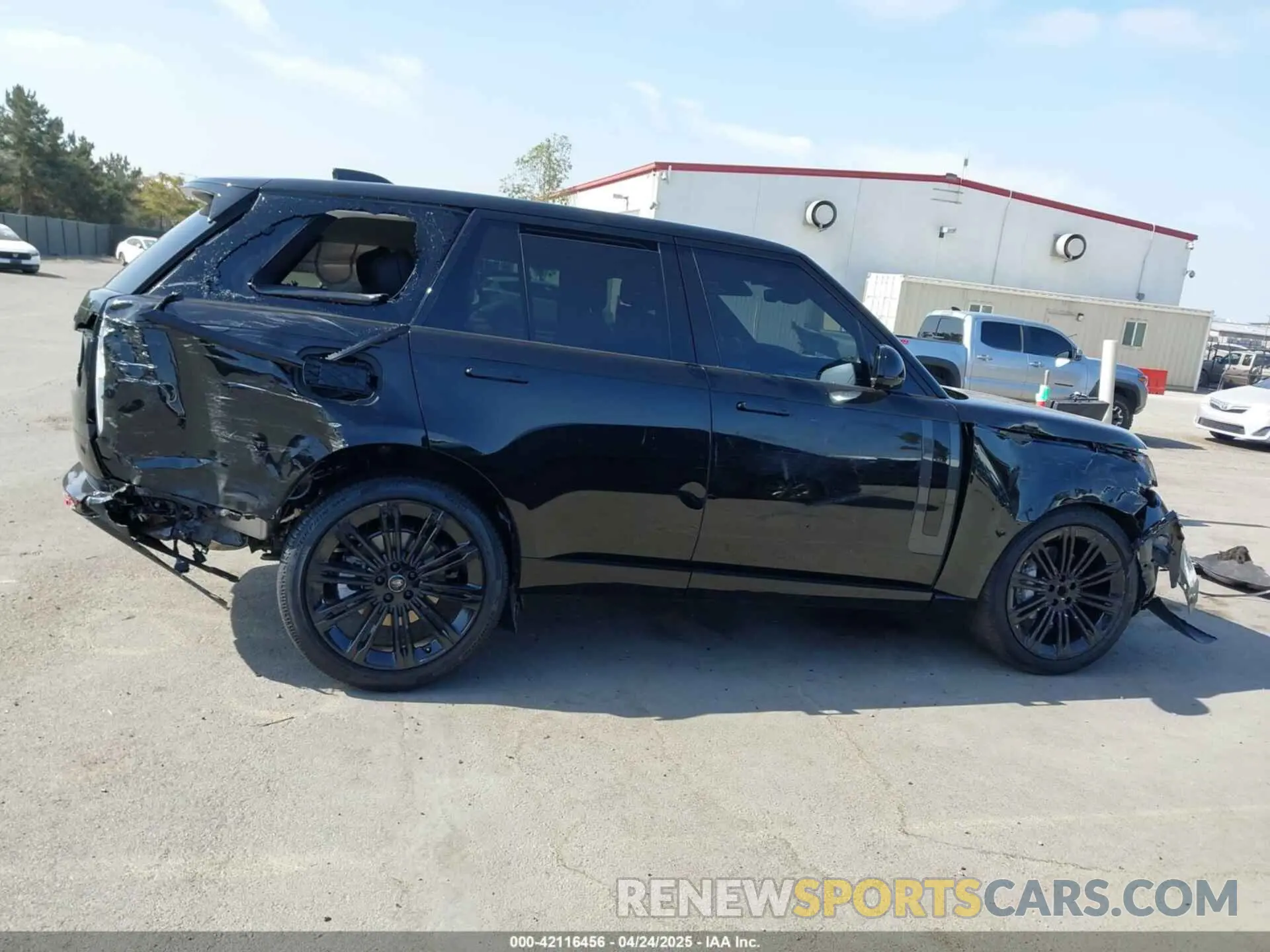 14 Photograph of a damaged car SALKP9FU4SA281132 LAND ROVER RANGE ROVER 2025