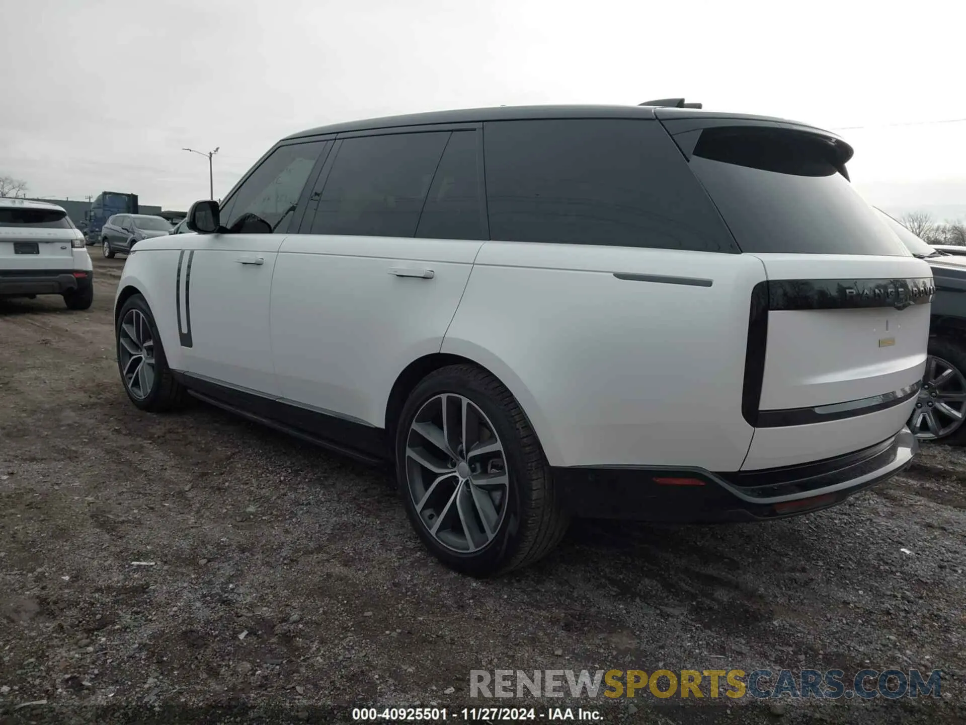 3 Фотография поврежденного автомобиля SALKPBFU1SA262142 LAND ROVER RANGE ROVER 2025