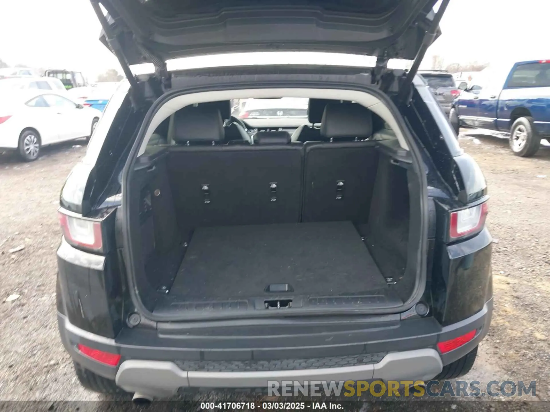17 Photograph of a damaged car SALVP2RX2KH347033 LAND ROVER RANGE ROVER EVOQUE 2019