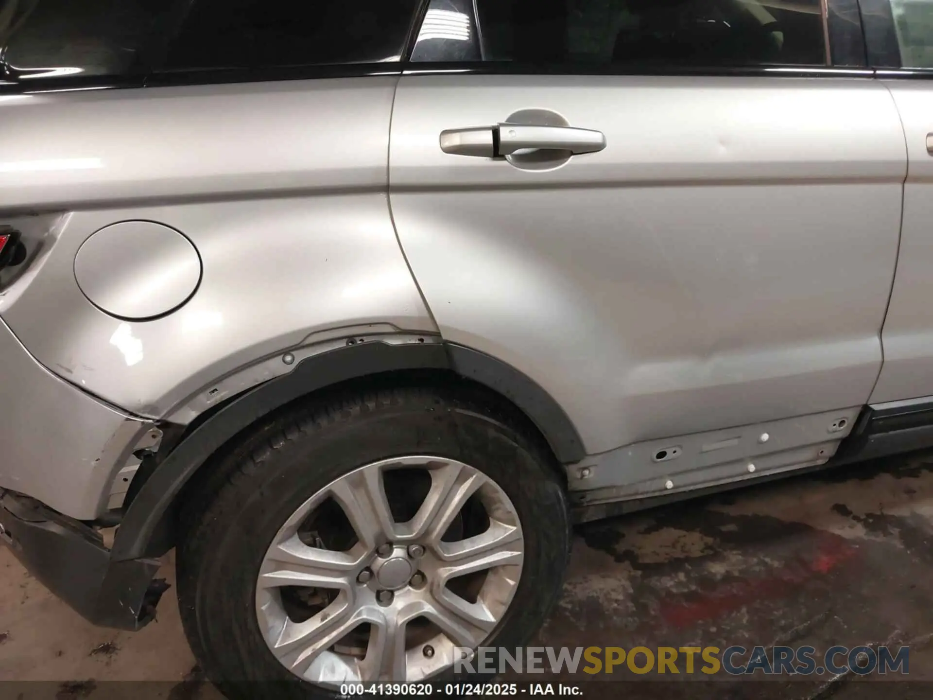 18 Photograph of a damaged car SALVP2RX9KH348356 LAND ROVER RANGE ROVER EVOQUE 2019