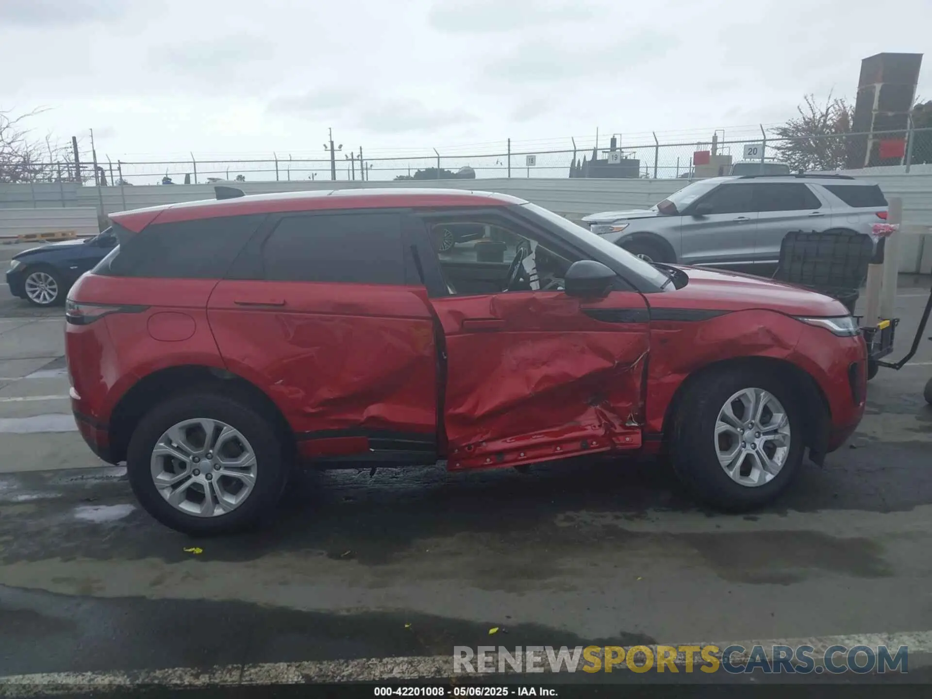 13 Photograph of a damaged car SALZJ2FX3LH117235 LAND ROVER RANGE ROVER EVOQUE 2020