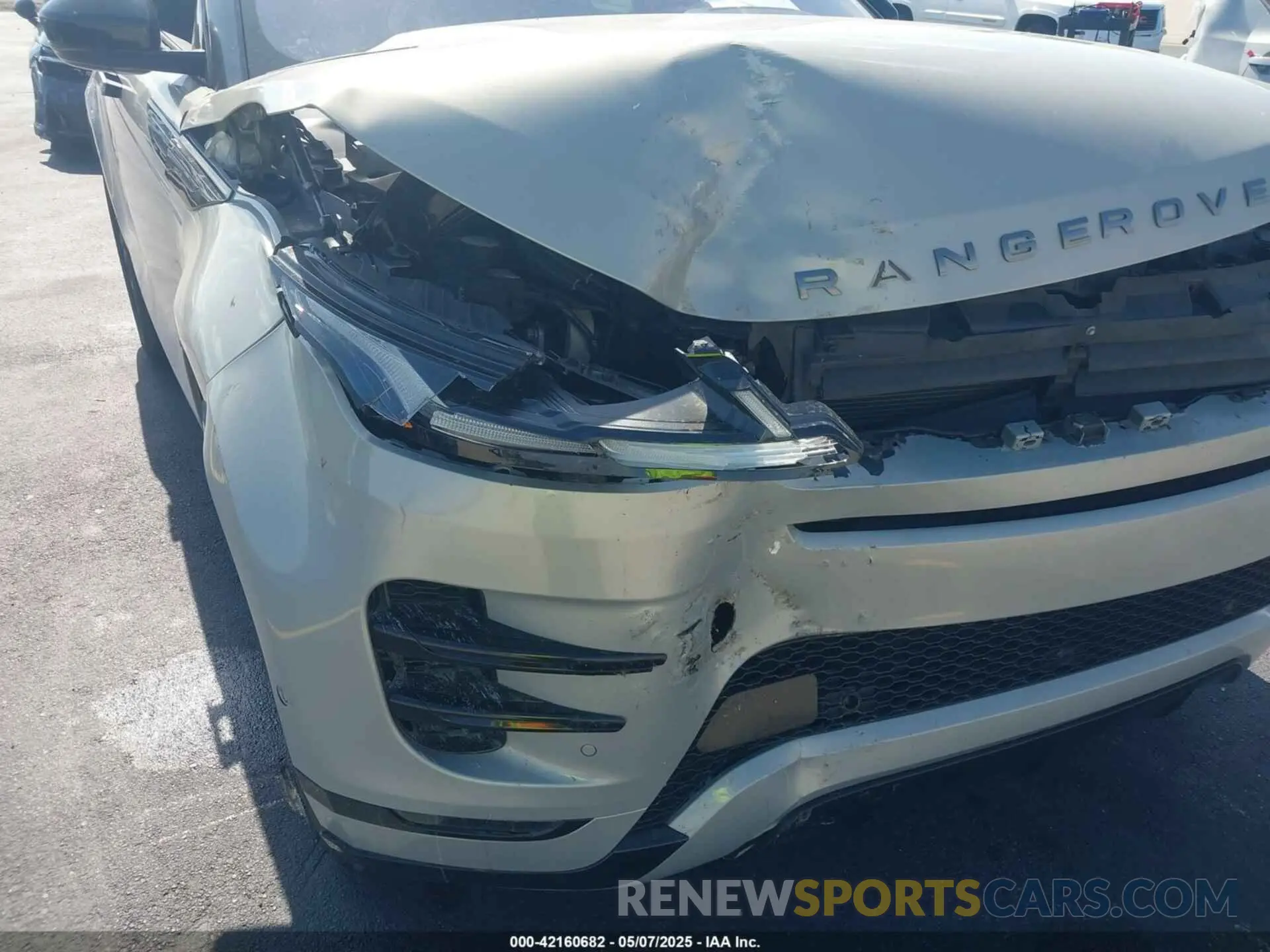 6 Photograph of a damaged car SALZL2GX2LH021721 LAND ROVER RANGE ROVER EVOQUE 2020