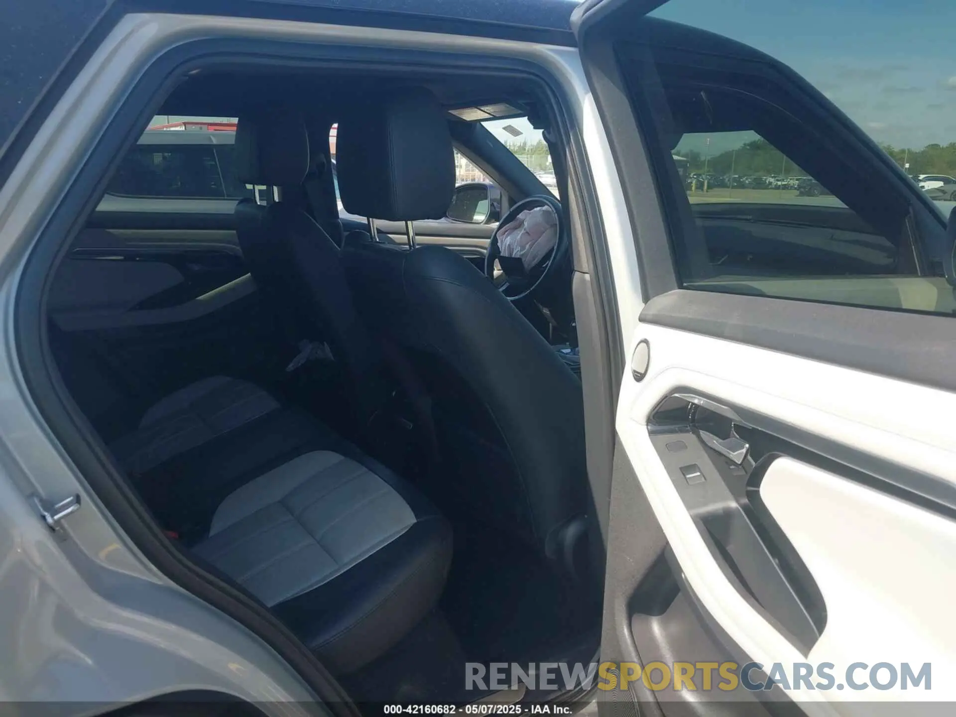 8 Photograph of a damaged car SALZL2GX2LH021721 LAND ROVER RANGE ROVER EVOQUE 2020