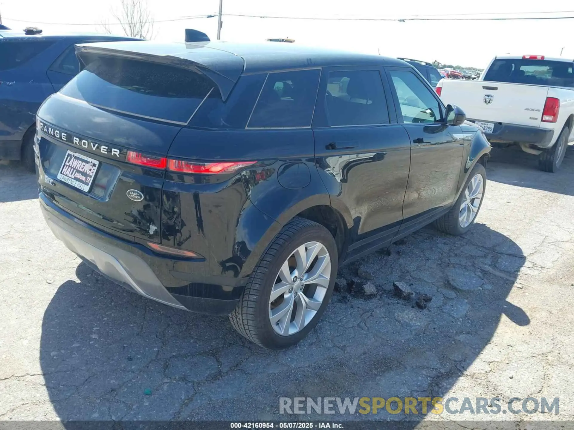 4 Photograph of a damaged car SALZP2FX8LH077135 LAND ROVER RANGE ROVER EVOQUE 2020