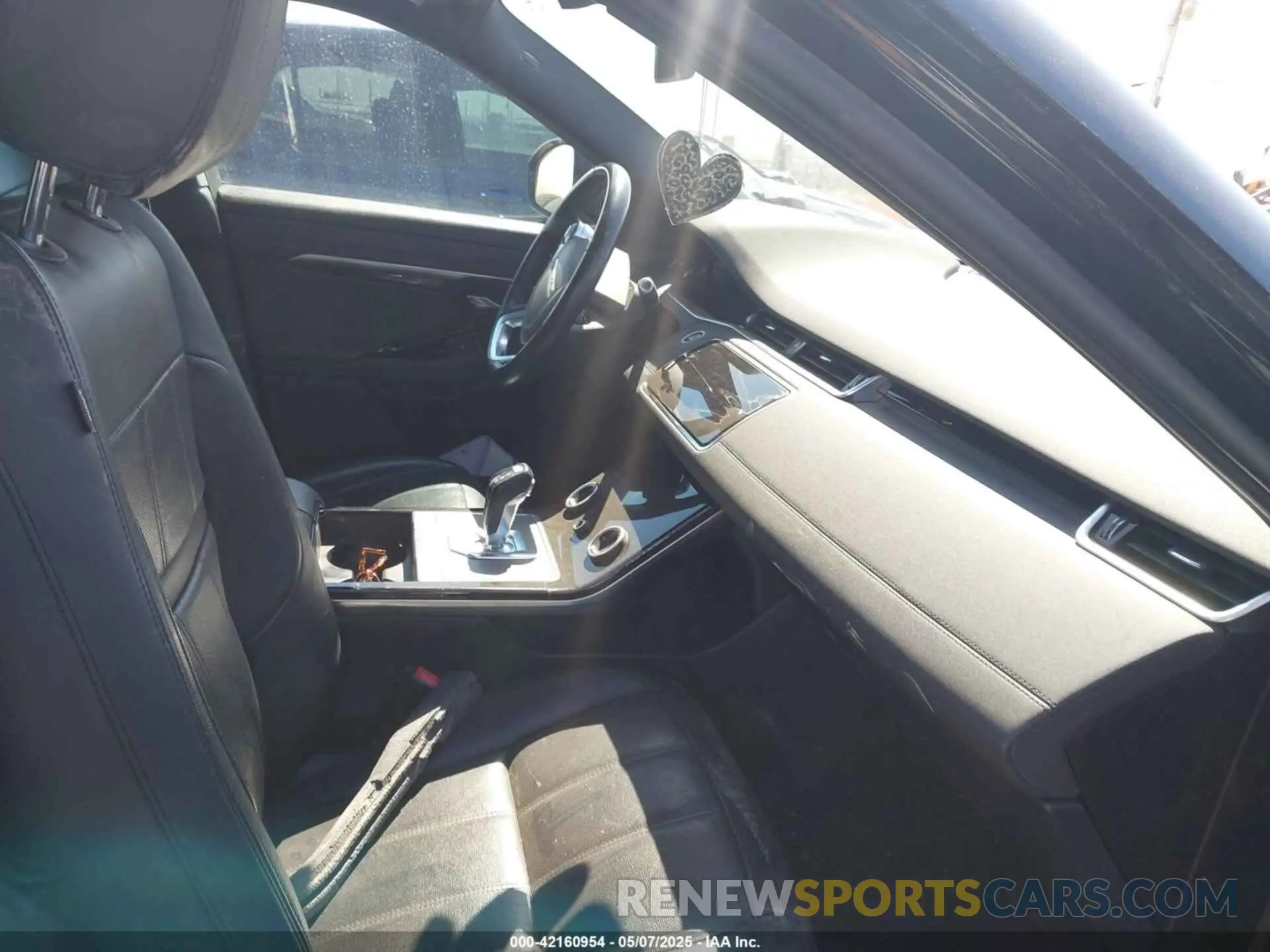 5 Photograph of a damaged car SALZP2FX8LH077135 LAND ROVER RANGE ROVER EVOQUE 2020
