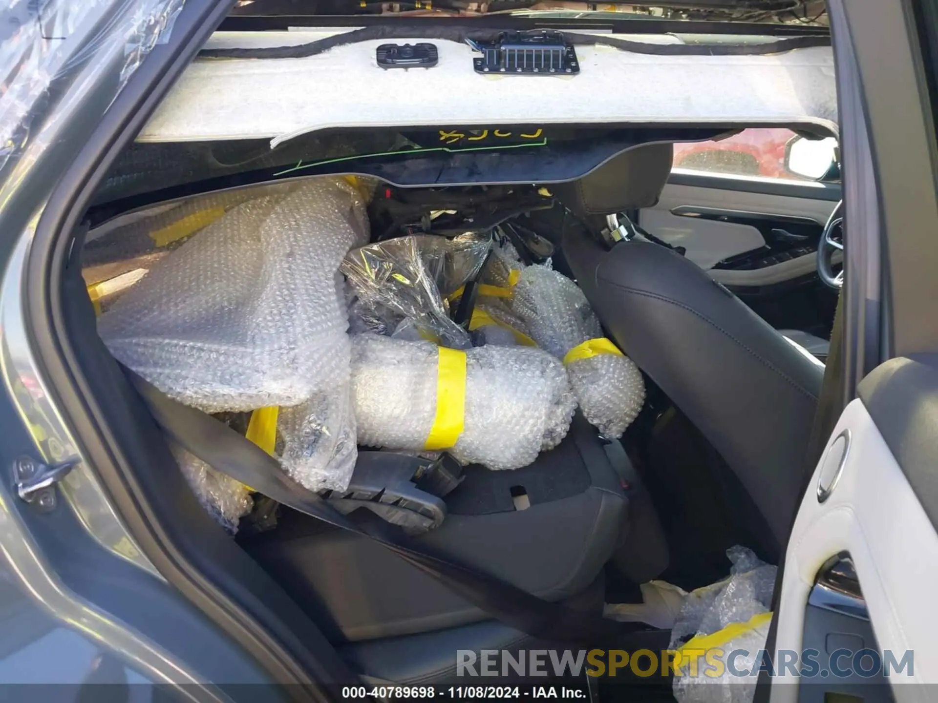 8 Photograph of a damaged car SALZL2FX4NH173603 LAND ROVER RANGE ROVER EVOQUE 2022