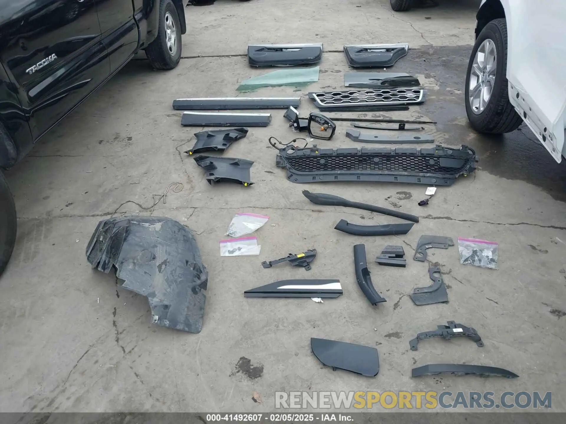 12 Фотография поврежденного автомобиля SALZJ2FX1PH206131 LAND ROVER RANGE ROVER EVOQUE 2023