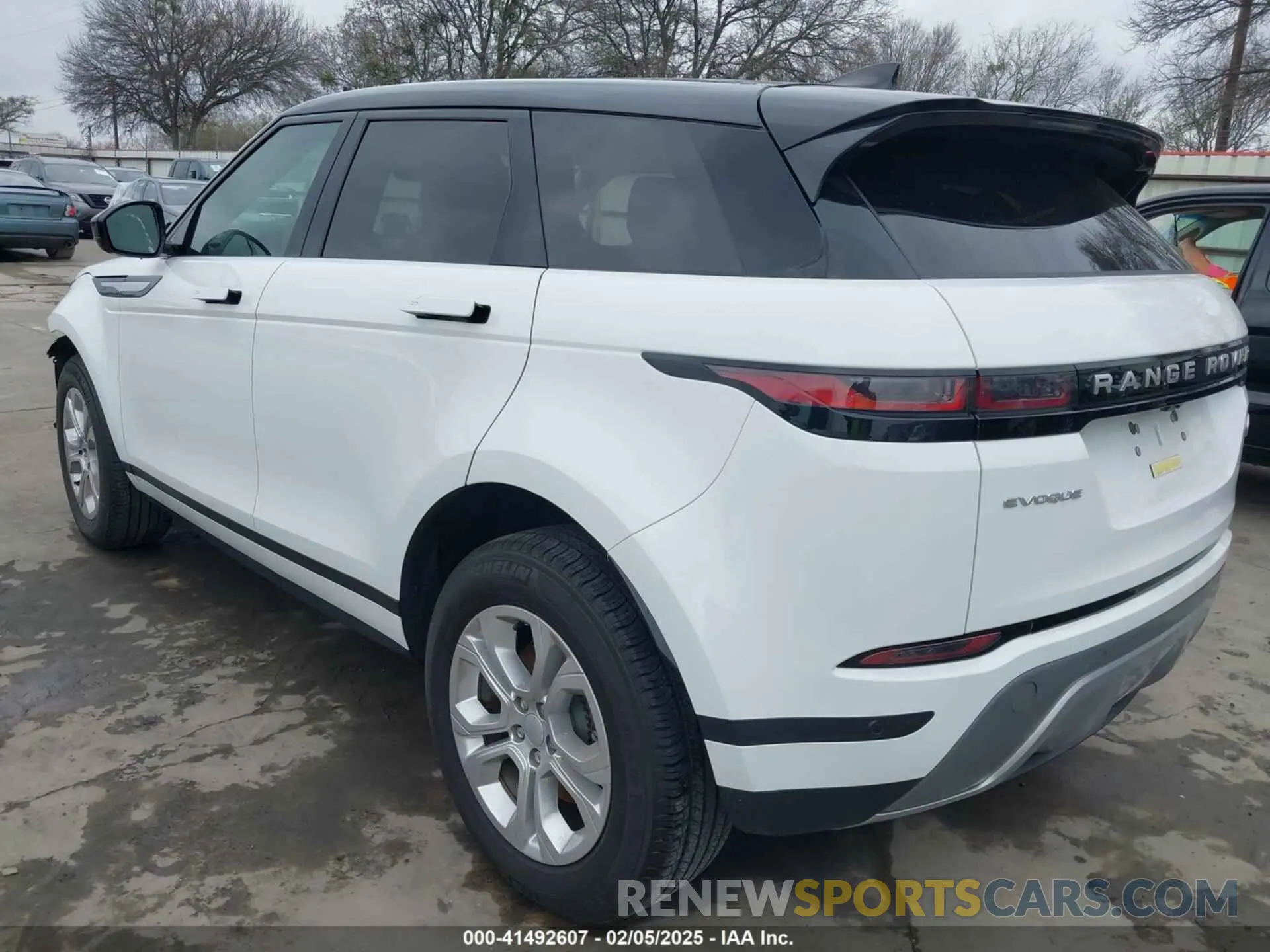 3 Фотография поврежденного автомобиля SALZJ2FX1PH206131 LAND ROVER RANGE ROVER EVOQUE 2023
