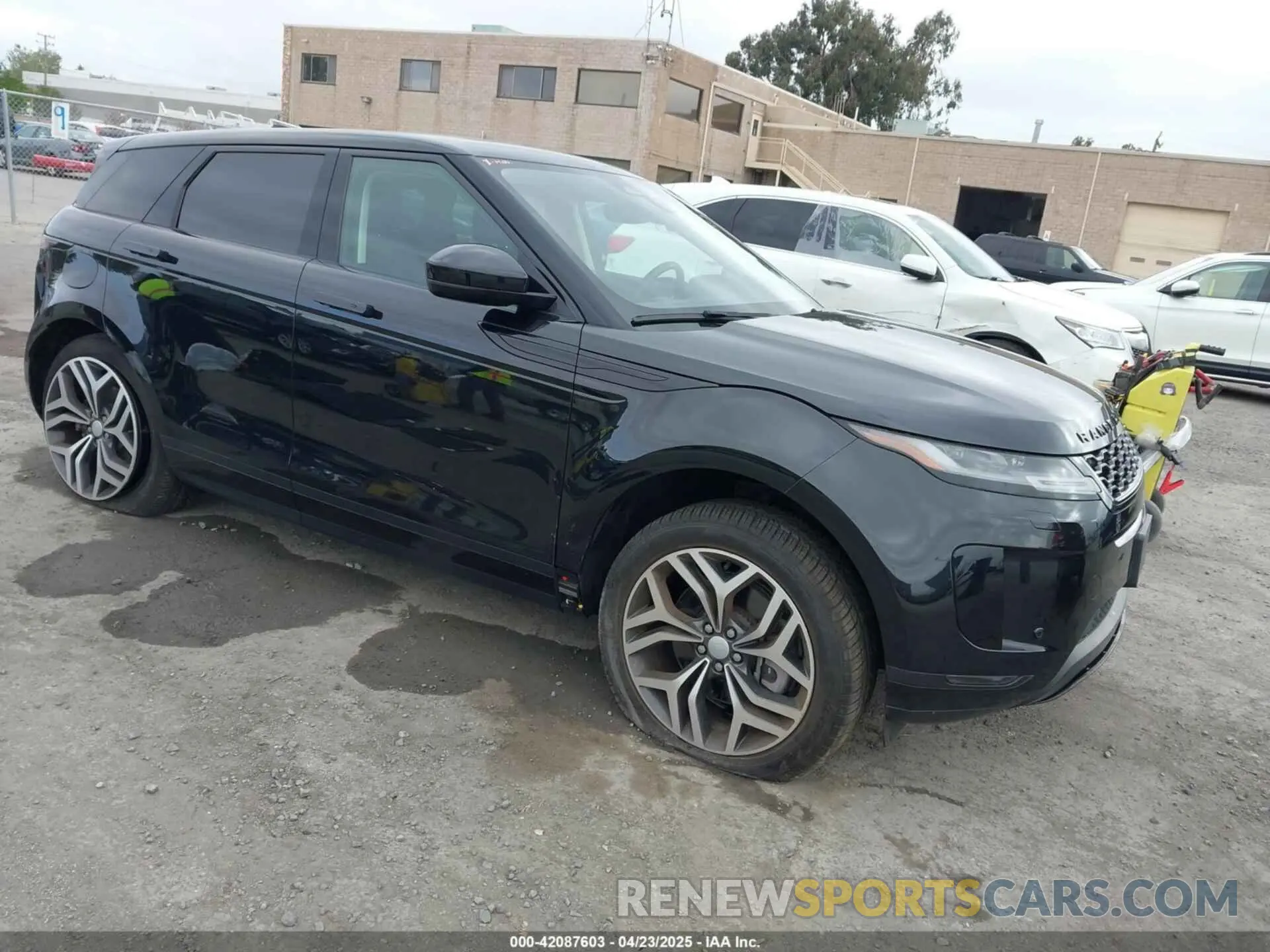 1 Фотография поврежденного автомобиля SALZP2FX6PH203711 LAND ROVER RANGE ROVER EVOQUE 2023
