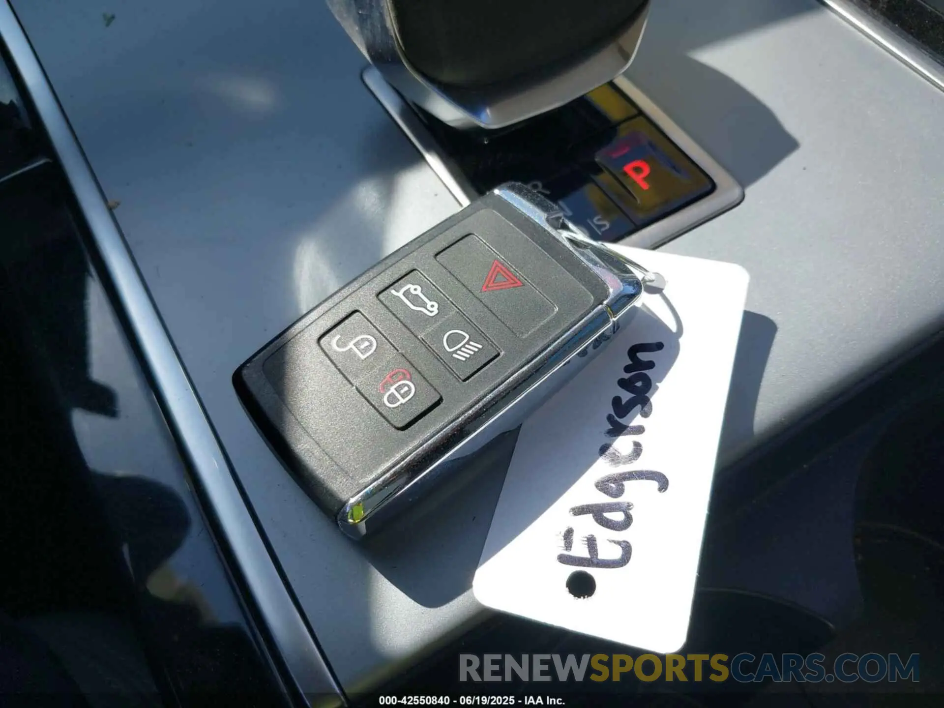 11 Фотография поврежденного автомобиля SALZJ2FX8RH246290 LAND ROVER RANGE ROVER EVOQUE 2024