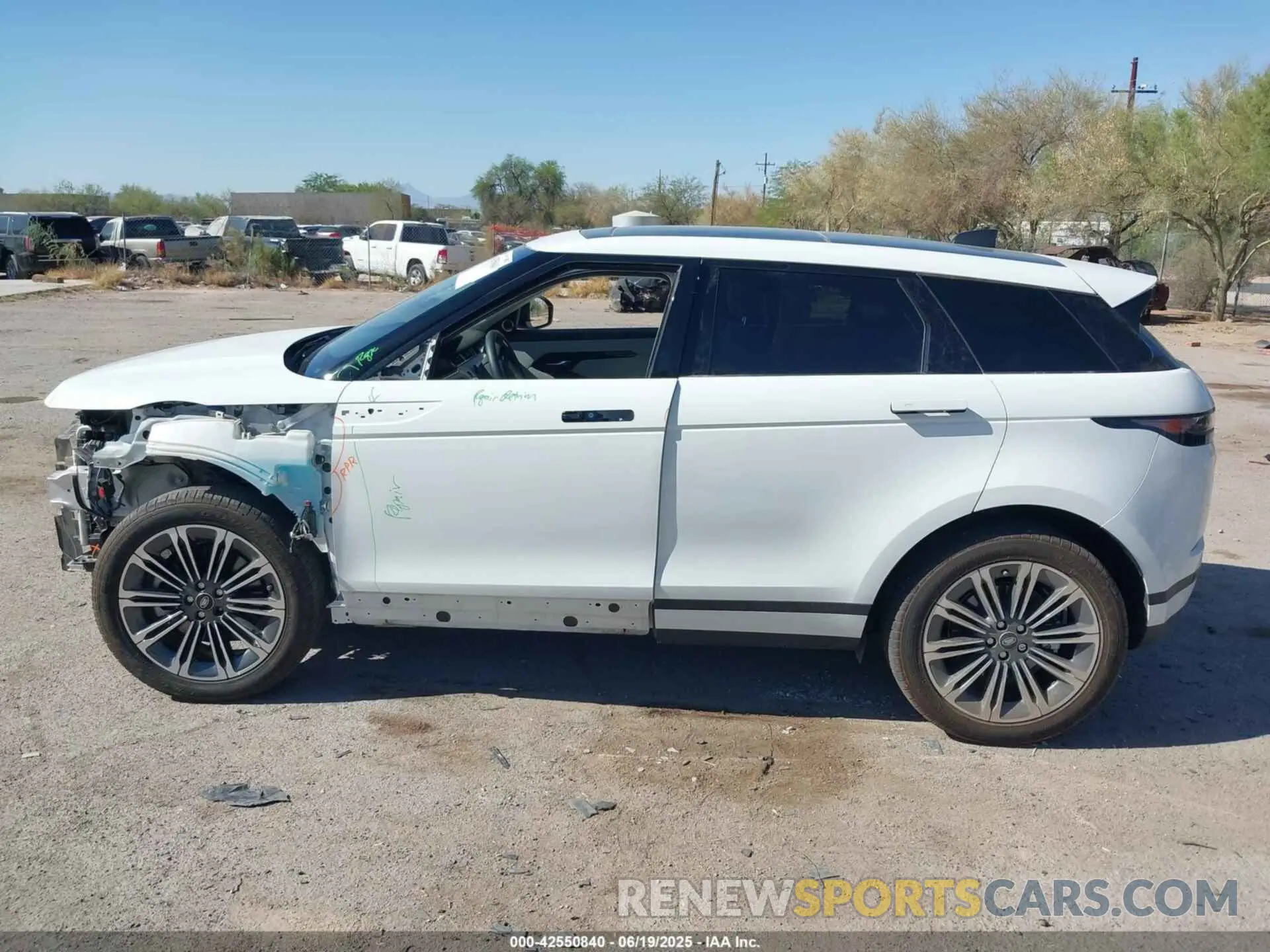 15 Фотография поврежденного автомобиля SALZJ2FX8RH246290 LAND ROVER RANGE ROVER EVOQUE 2024