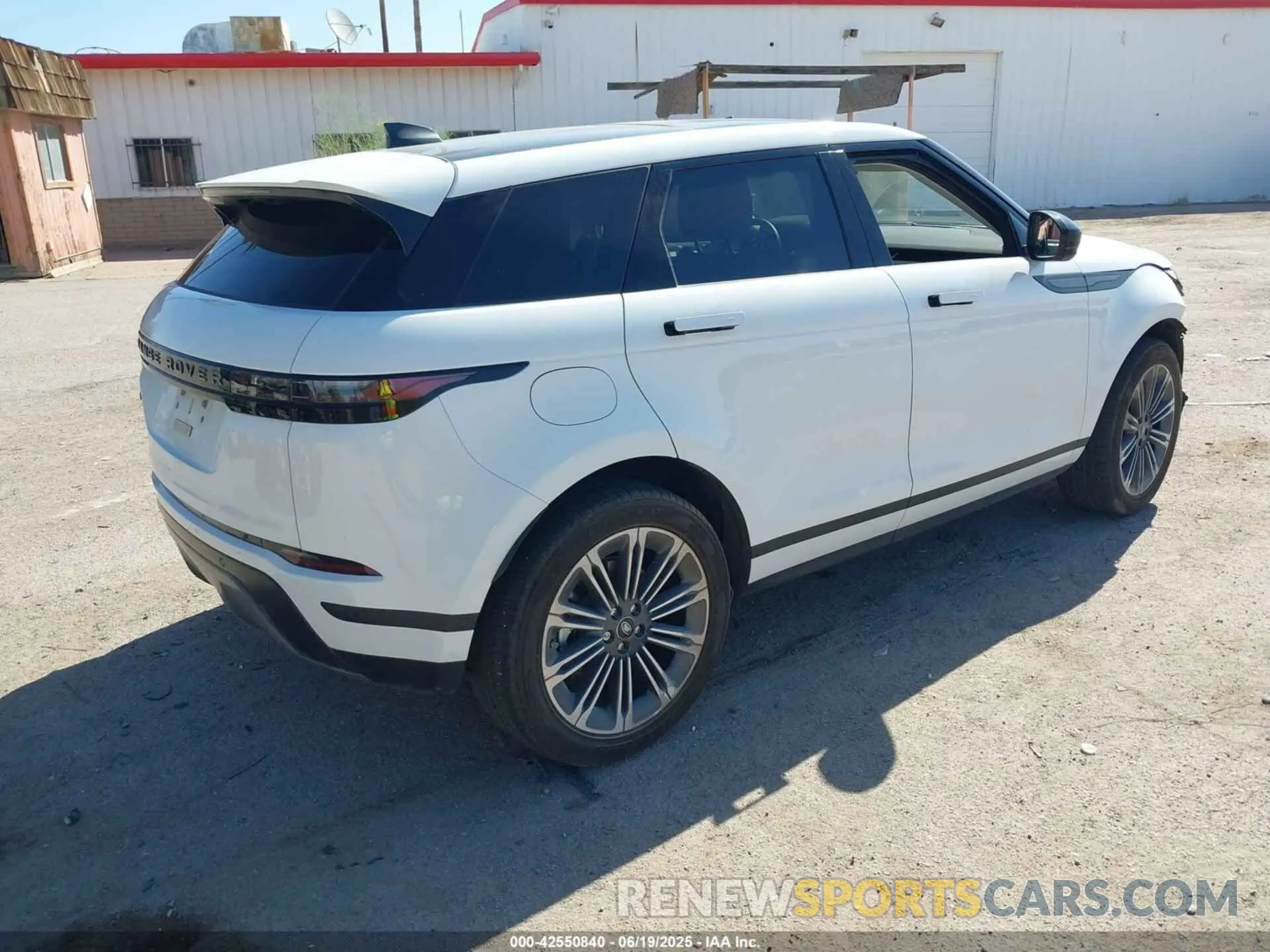 4 Фотография поврежденного автомобиля SALZJ2FX8RH246290 LAND ROVER RANGE ROVER EVOQUE 2024