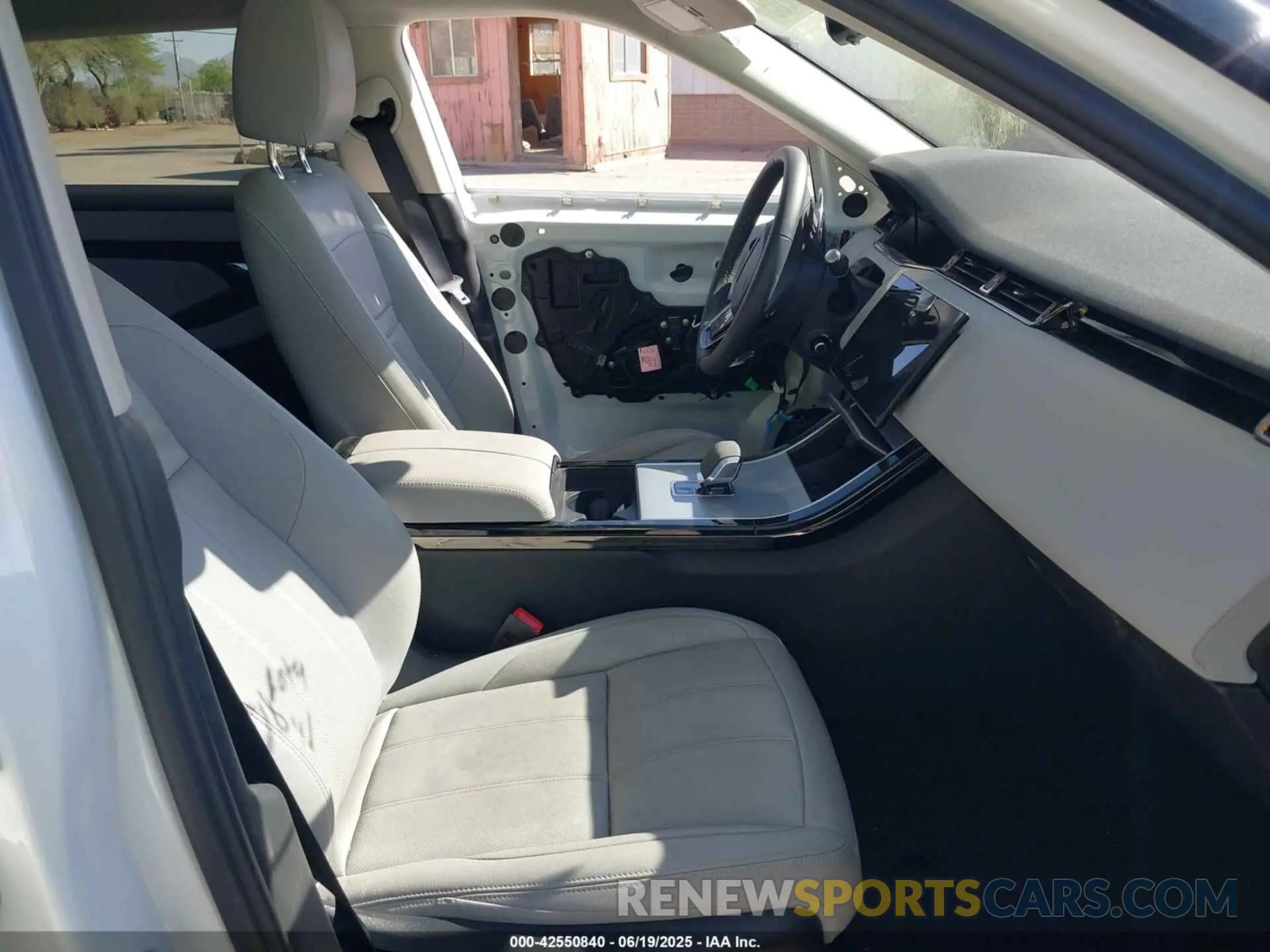 5 Фотография поврежденного автомобиля SALZJ2FX8RH246290 LAND ROVER RANGE ROVER EVOQUE 2024