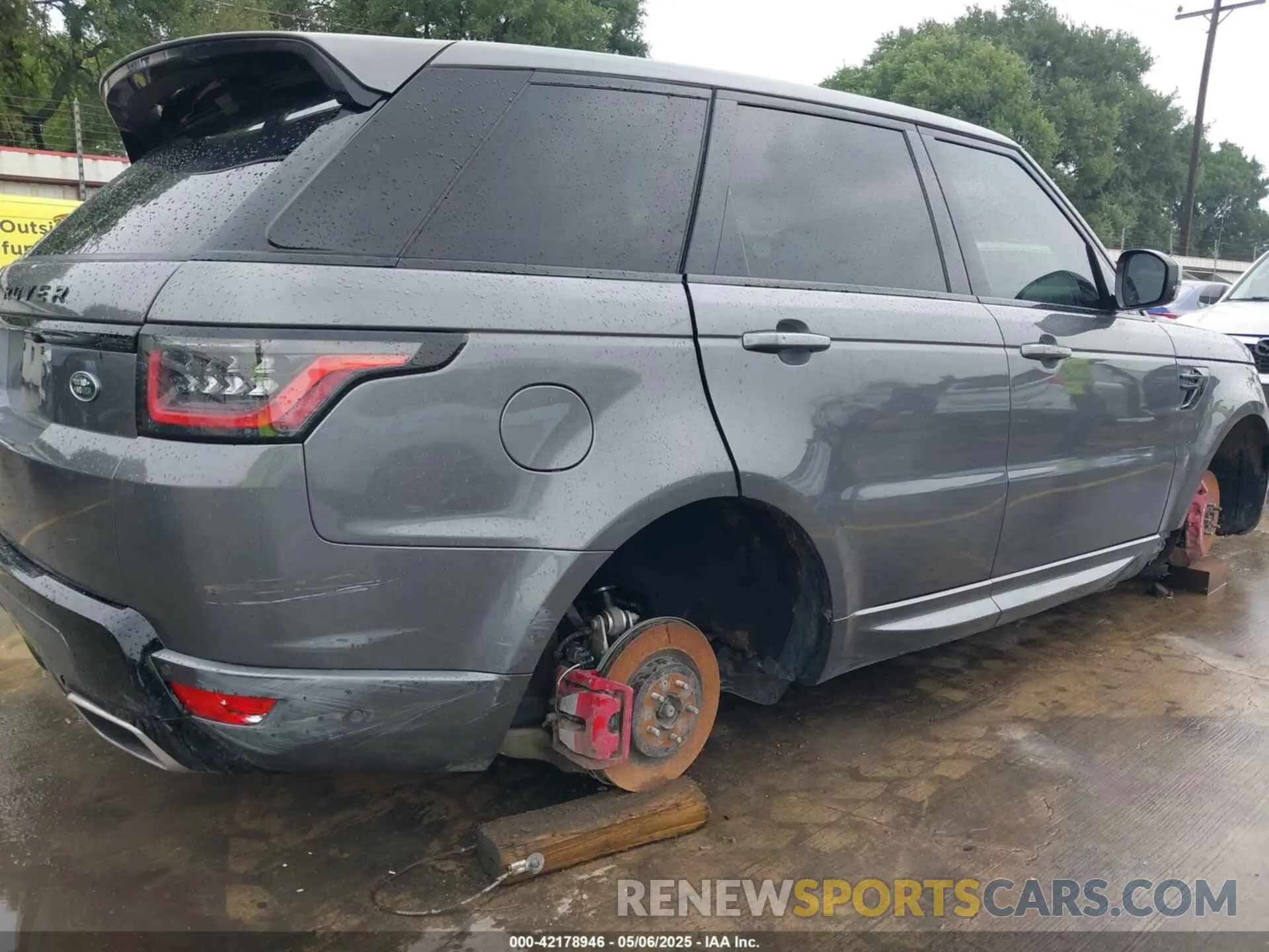 17 Photograph of a damaged car SALWR2RE1KA824220 LAND ROVER RANGE ROVER SPORT 2019