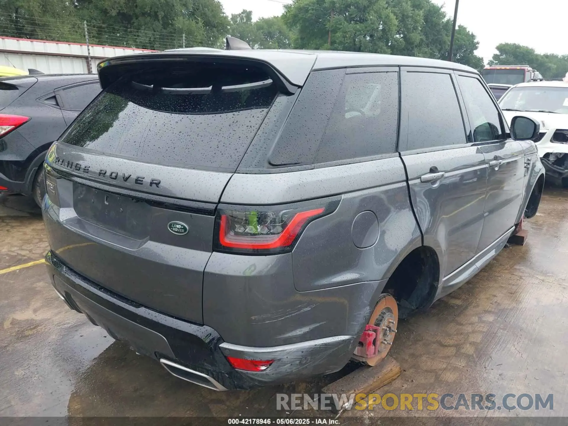 4 Photograph of a damaged car SALWR2RE1KA824220 LAND ROVER RANGE ROVER SPORT 2019