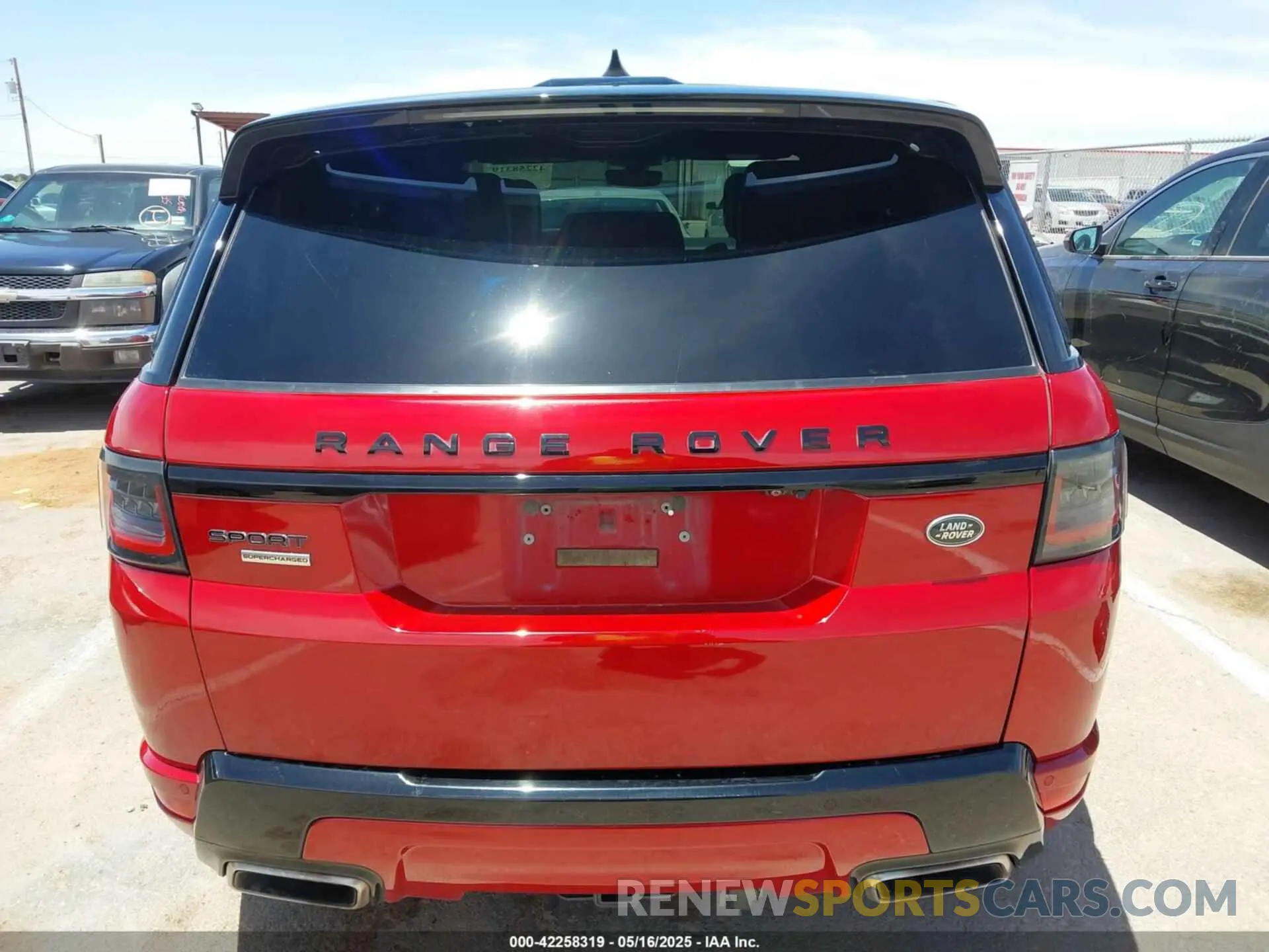 16 Photograph of a damaged car SALWR2RE7KA840941 LAND ROVER RANGE ROVER SPORT 2019