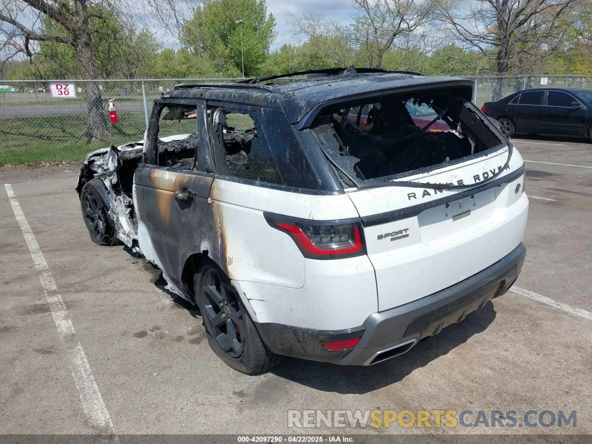 3 Фотография поврежденного автомобиля SALWR2RV2KA814148 LAND ROVER RANGE ROVER SPORT 2019