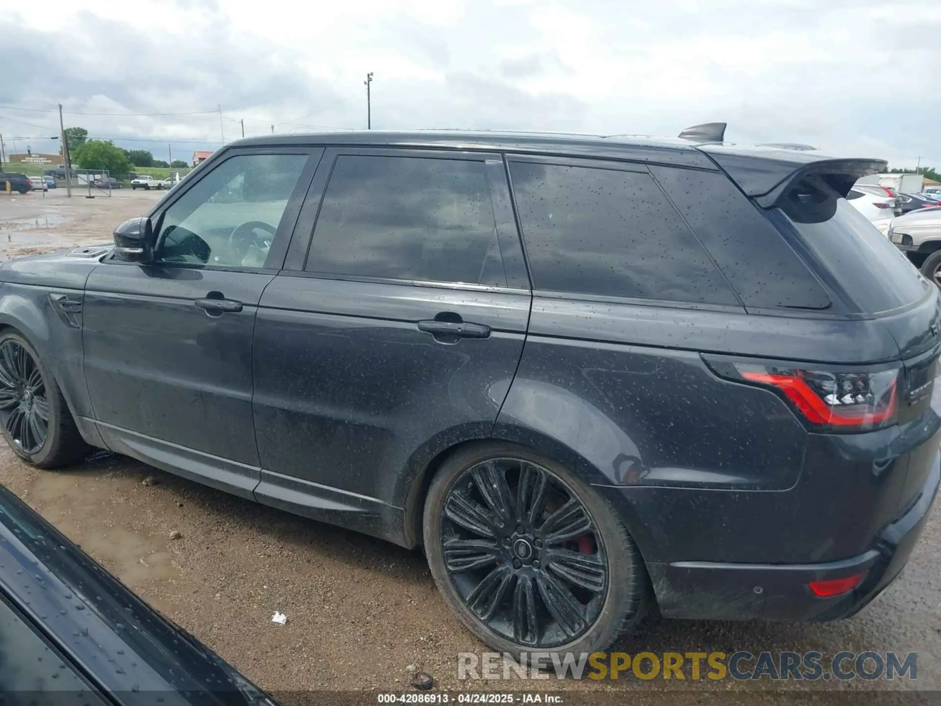 13 Photograph of a damaged car SALWV2SEXMA768223 LAND ROVER RANGE ROVER SPORT 2021