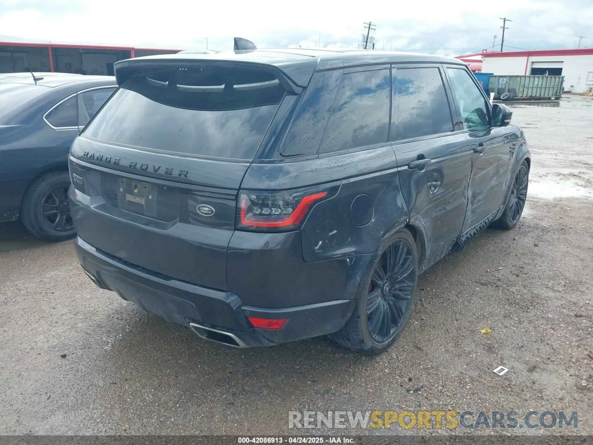 4 Photograph of a damaged car SALWV2SEXMA768223 LAND ROVER RANGE ROVER SPORT 2021