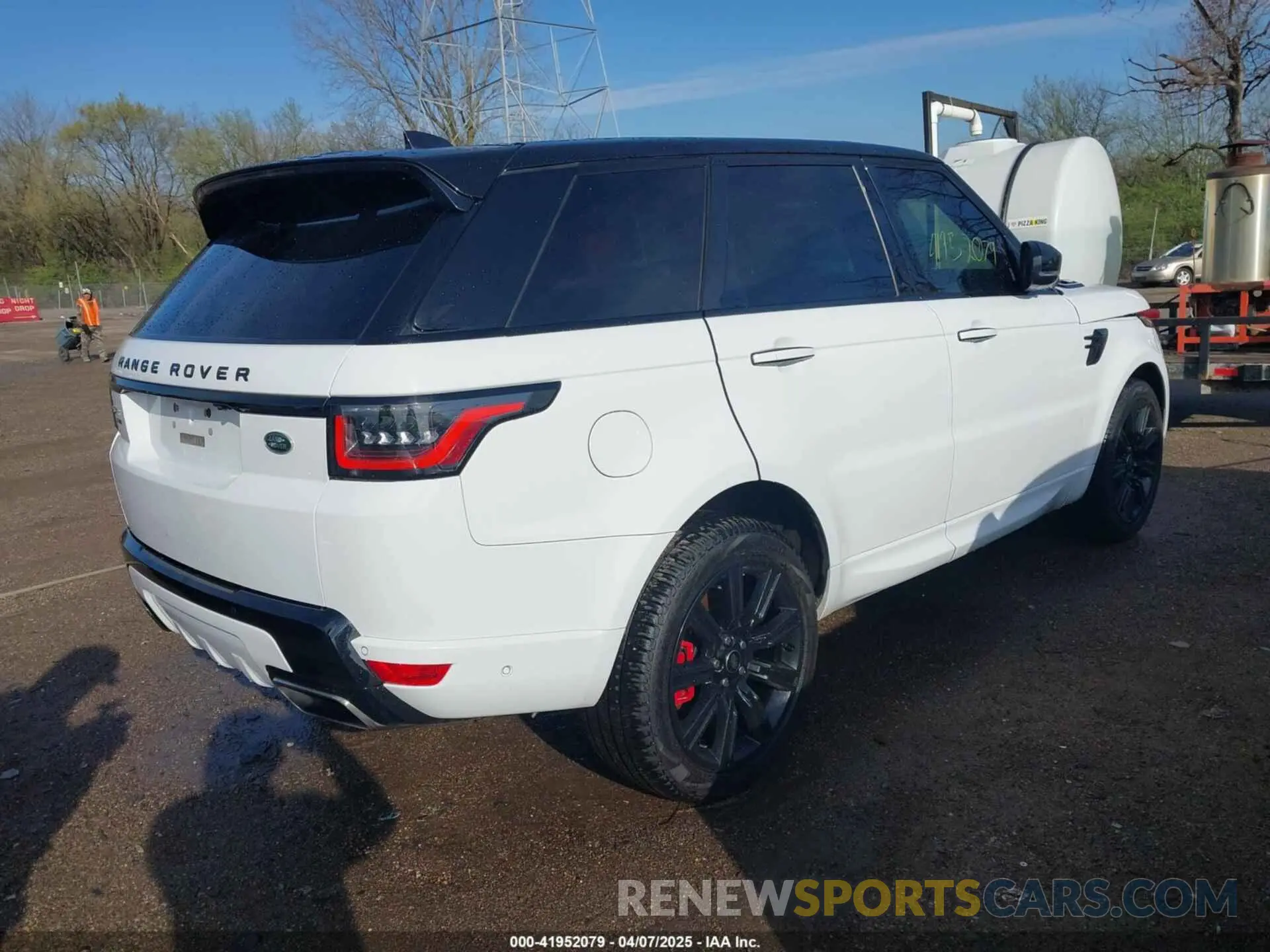 4 Photograph of a damaged car SALWS2RUXNA207365 LAND ROVER RANGE ROVER SPORT 2022