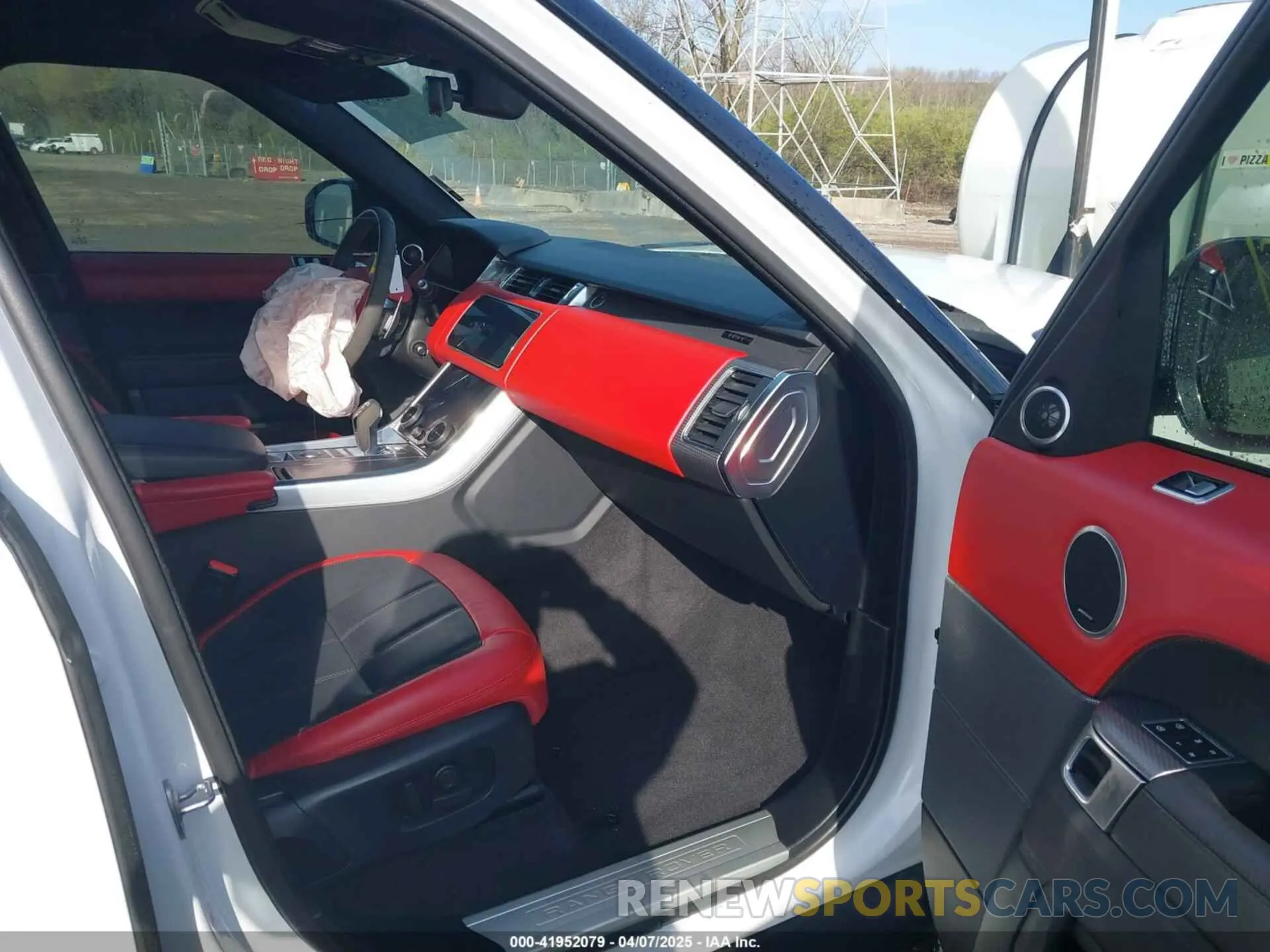 5 Photograph of a damaged car SALWS2RUXNA207365 LAND ROVER RANGE ROVER SPORT 2022