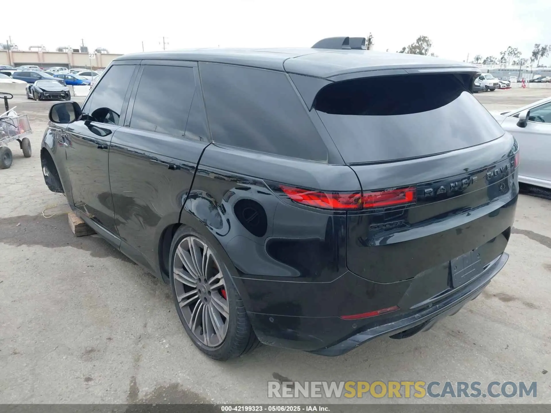 3 Фотография поврежденного автомобиля SAL1L9FU7RA174142 LAND ROVER RANGE ROVER SPORT 2024