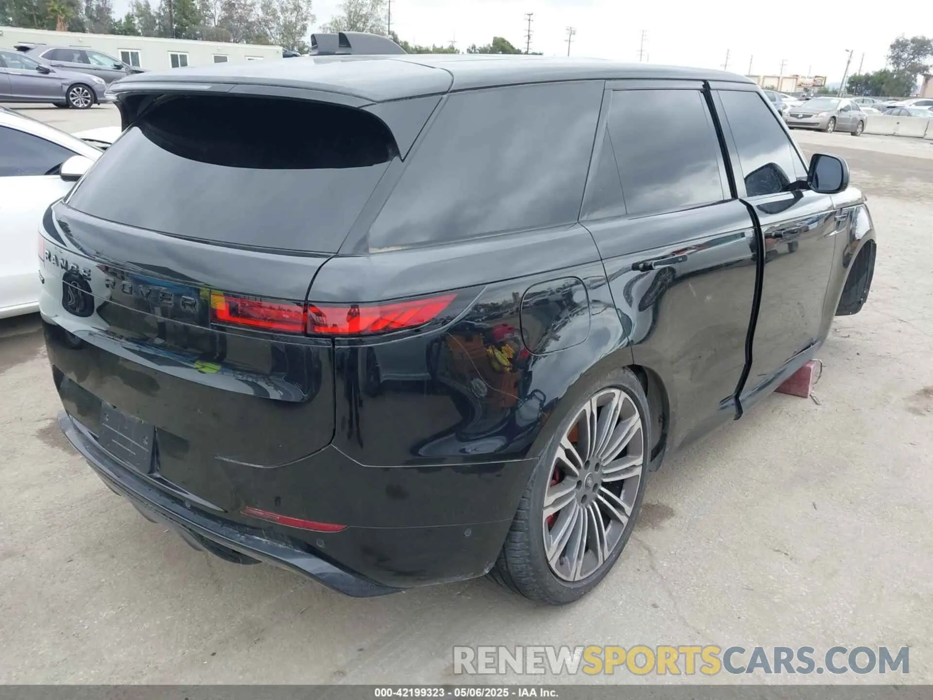 4 Фотография поврежденного автомобиля SAL1L9FU7RA174142 LAND ROVER RANGE ROVER SPORT 2024