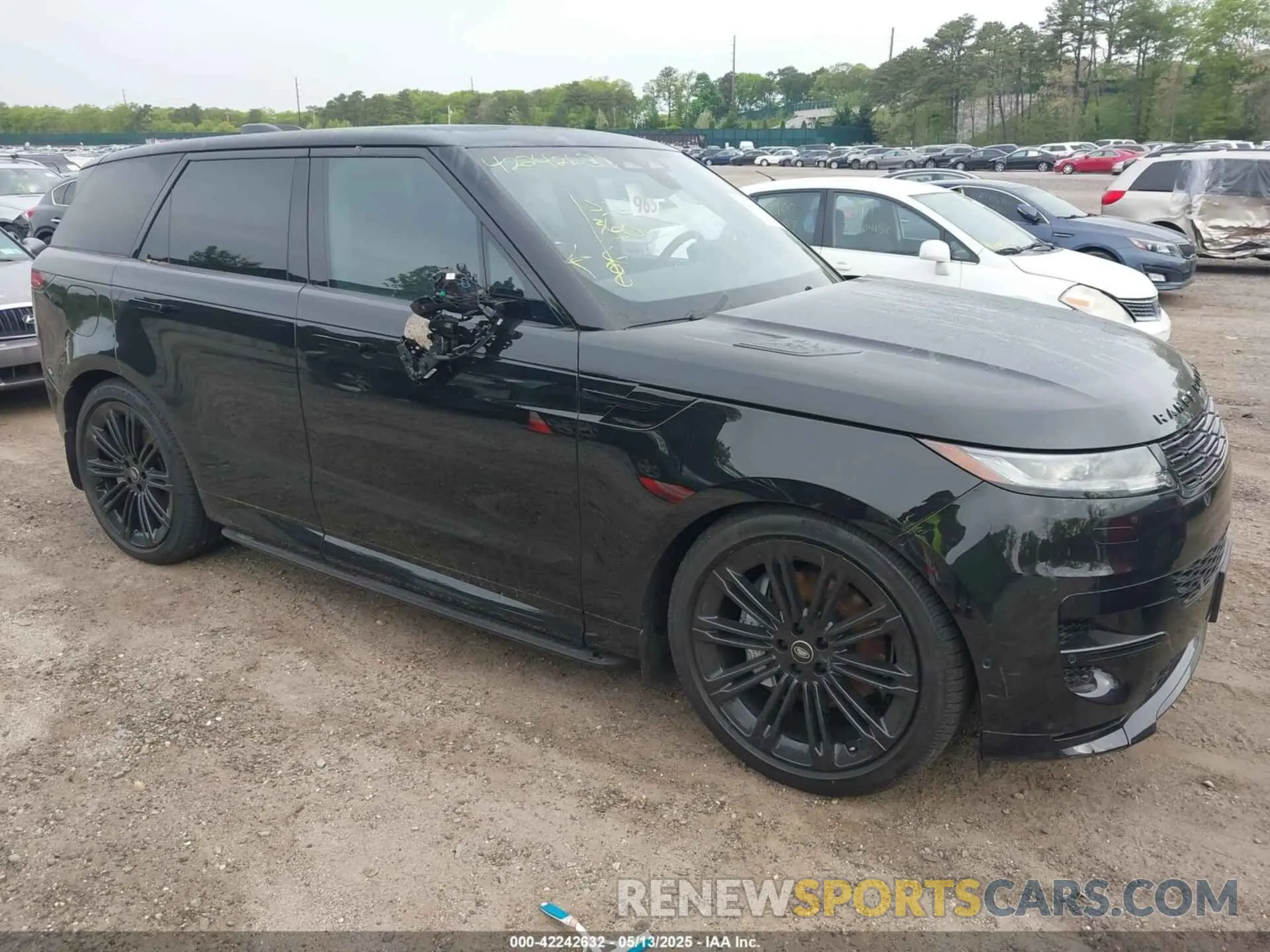 1 Фотография поврежденного автомобиля SAL1L9E4XSA461448 LAND ROVER RANGE ROVER SPORT 2025