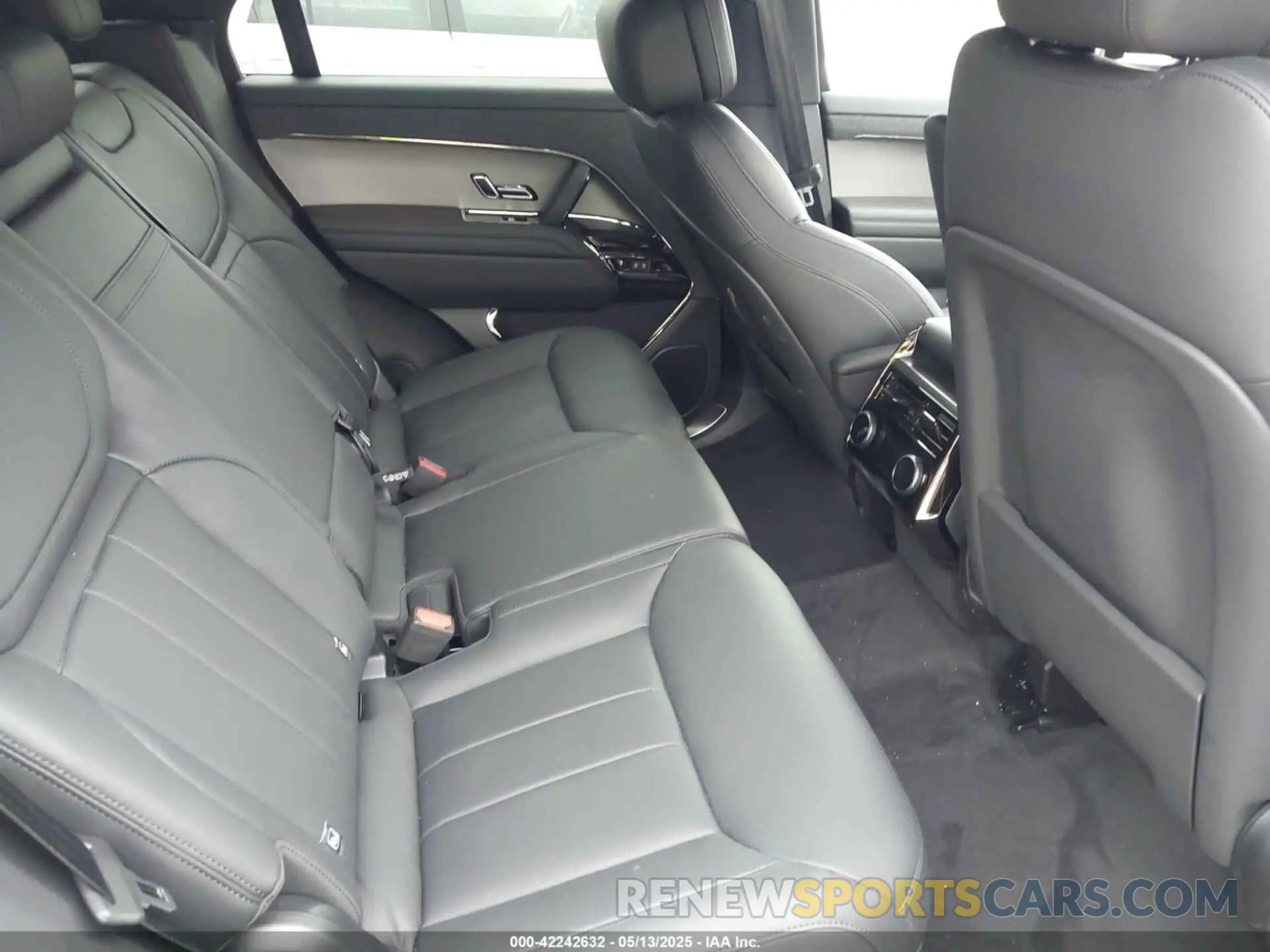 8 Фотография поврежденного автомобиля SAL1L9E4XSA461448 LAND ROVER RANGE ROVER SPORT 2025