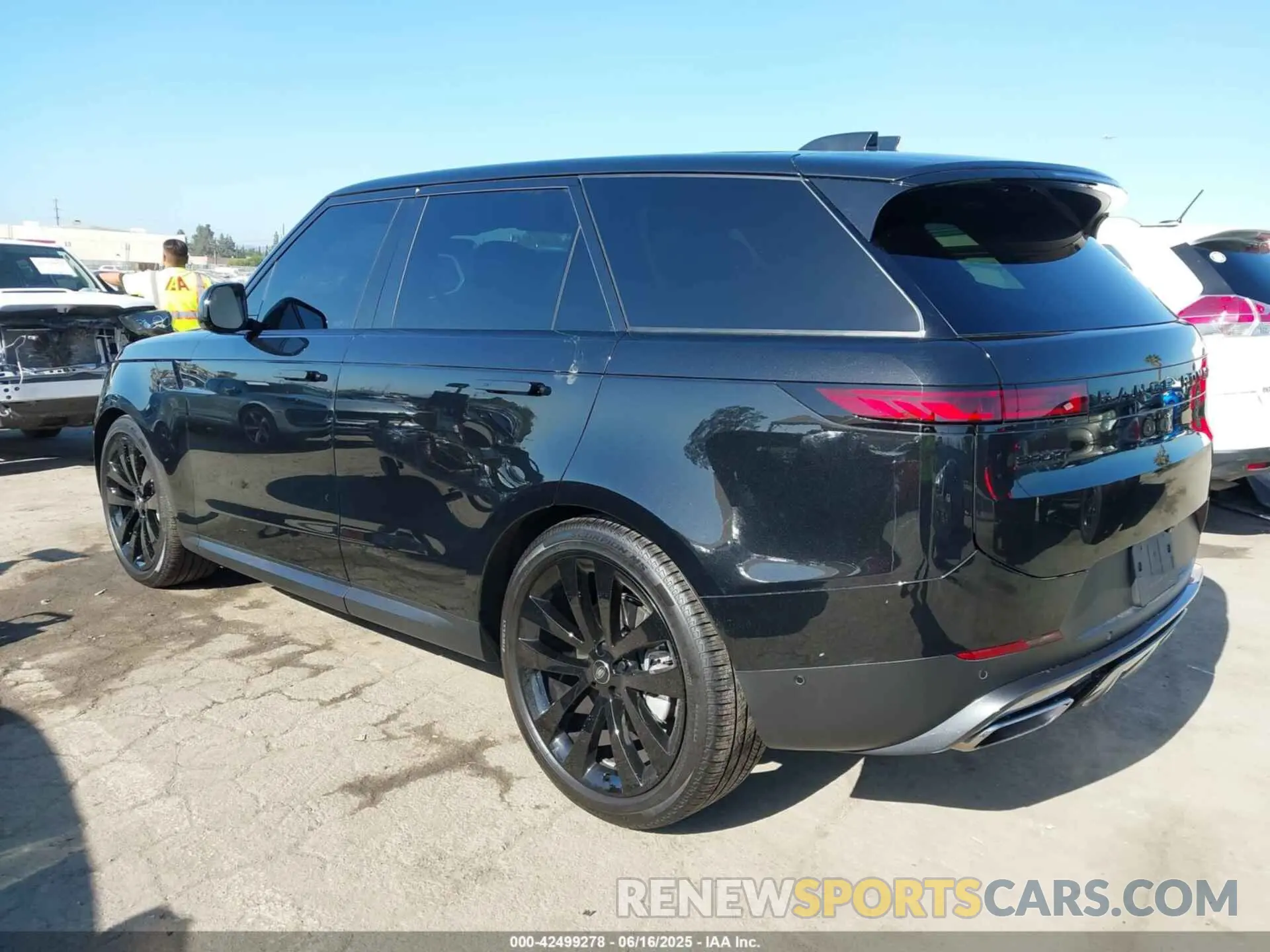 3 Photograph of a damaged car SAL1P9EU4SA439112 LAND ROVER RANGE ROVER SPORT 2025