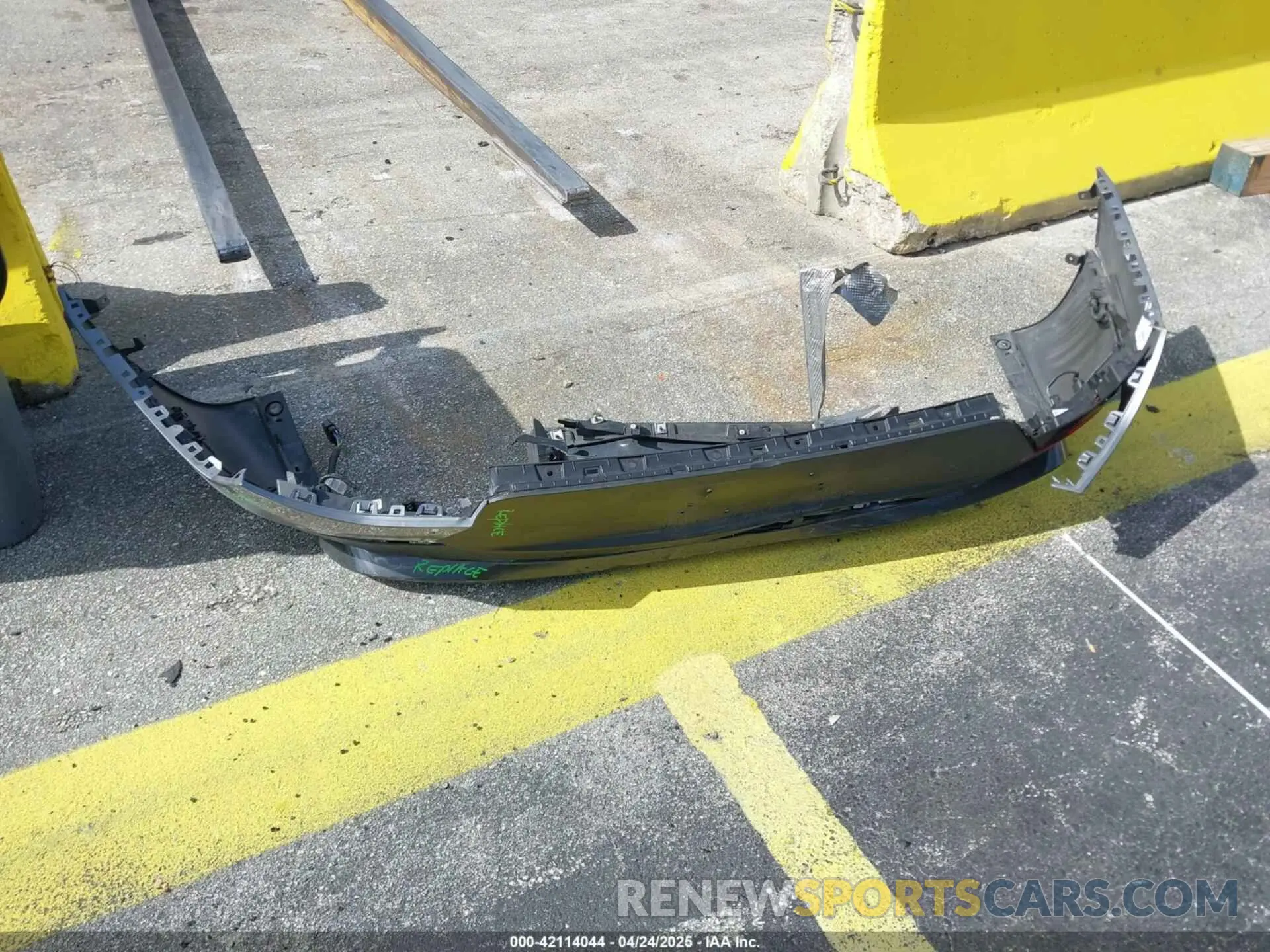 12 Photograph of a damaged car SAL1P9EU6SA454047 LAND ROVER RANGE ROVER SPORT 2025