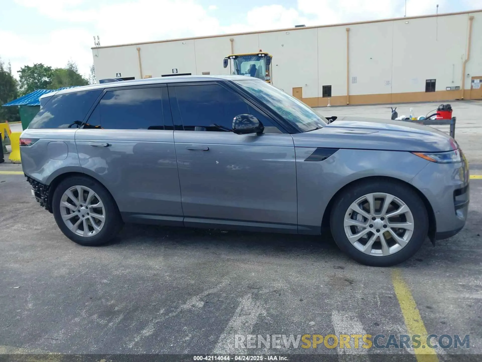 14 Photograph of a damaged car SAL1P9EU6SA454047 LAND ROVER RANGE ROVER SPORT 2025