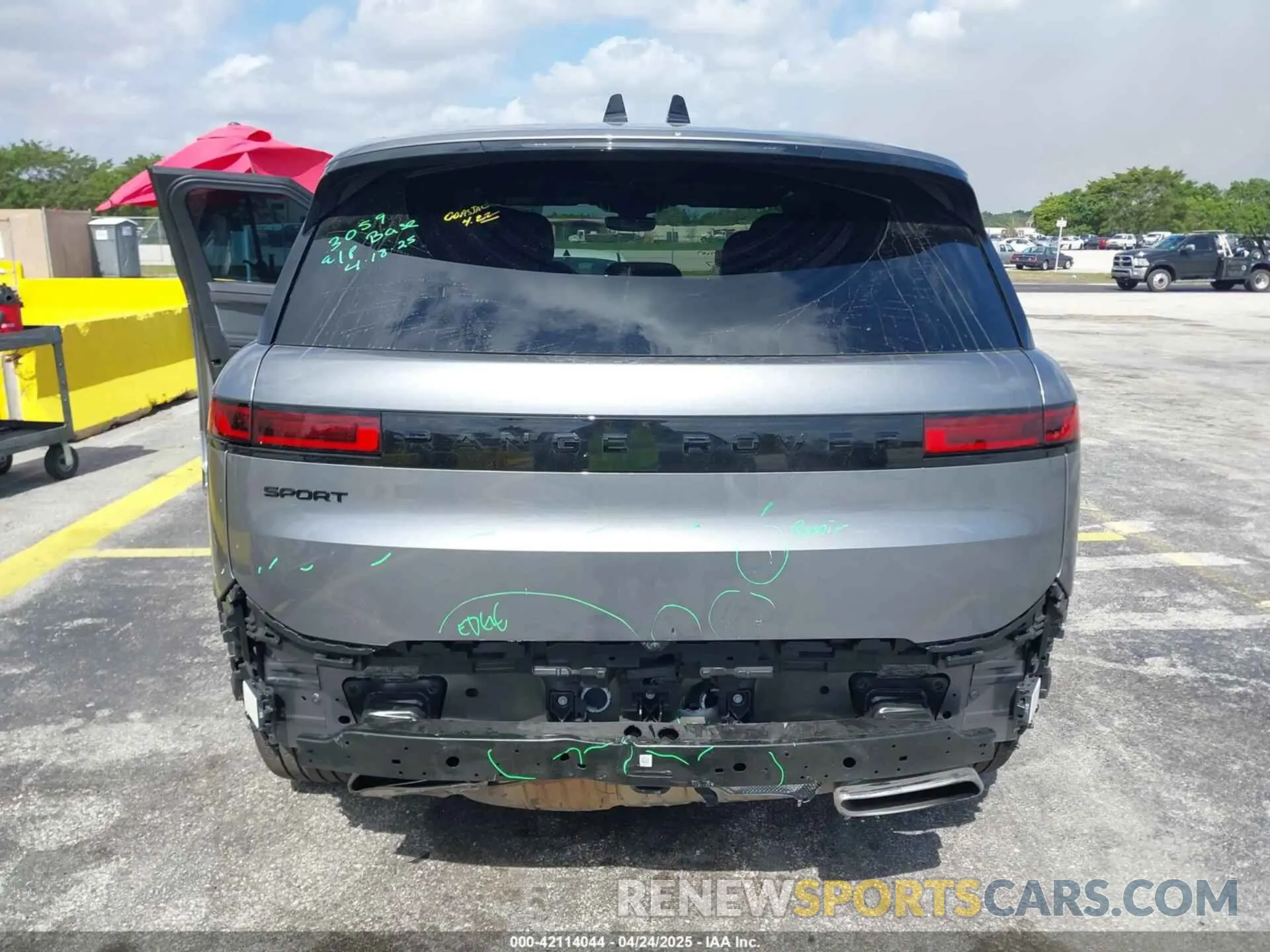 17 Photograph of a damaged car SAL1P9EU6SA454047 LAND ROVER RANGE ROVER SPORT 2025