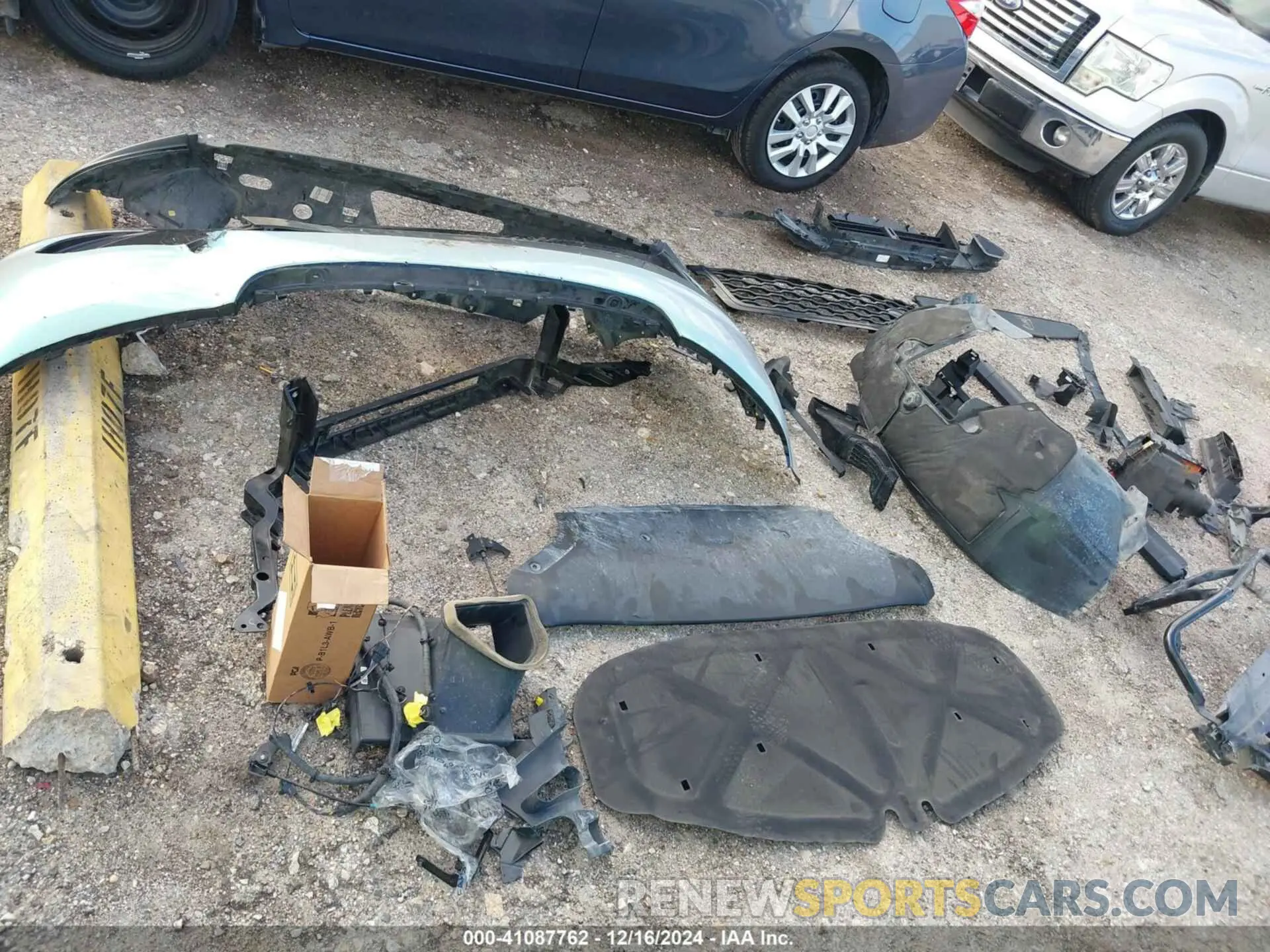 12 Фотография поврежденного автомобиля SALYA2EXXKA217384 LAND ROVER RANGE ROVER VELAR 2019