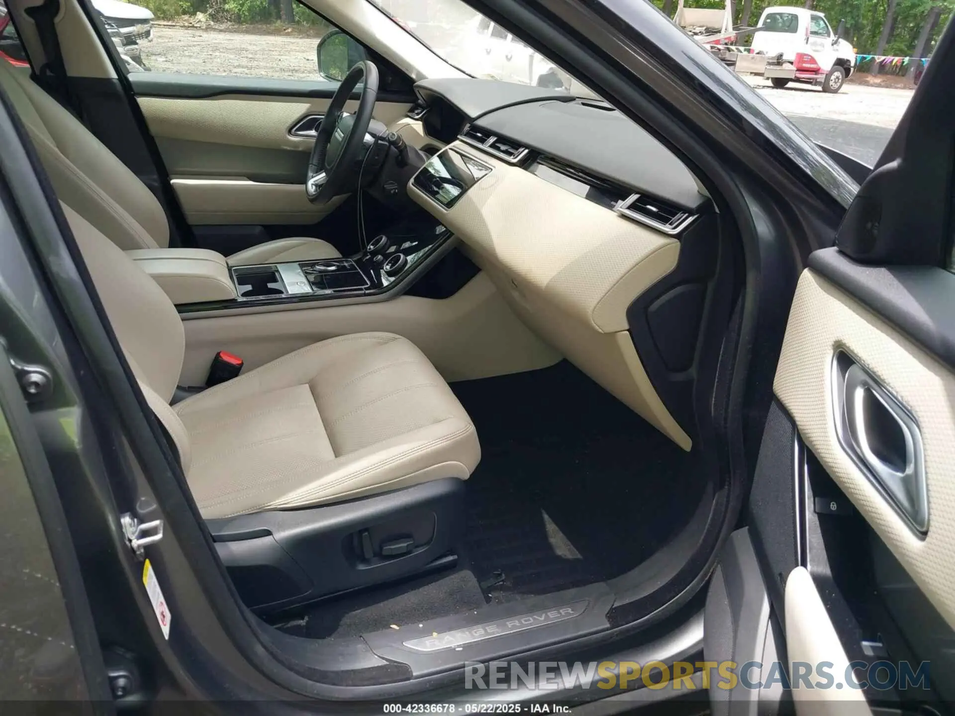 5 Photograph of a damaged car SALYB2EN5KA227073 LAND ROVER RANGE ROVER VELAR 2019