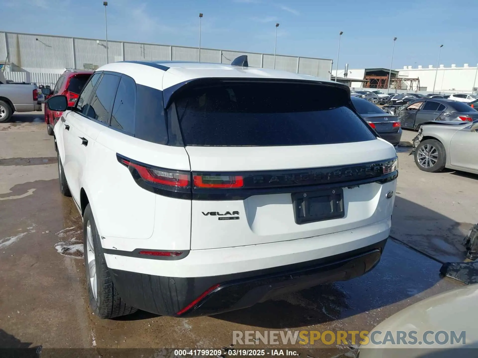 17 Photograph of a damaged car SALYB2EX3KA787594 LAND ROVER RANGE ROVER VELAR 2019