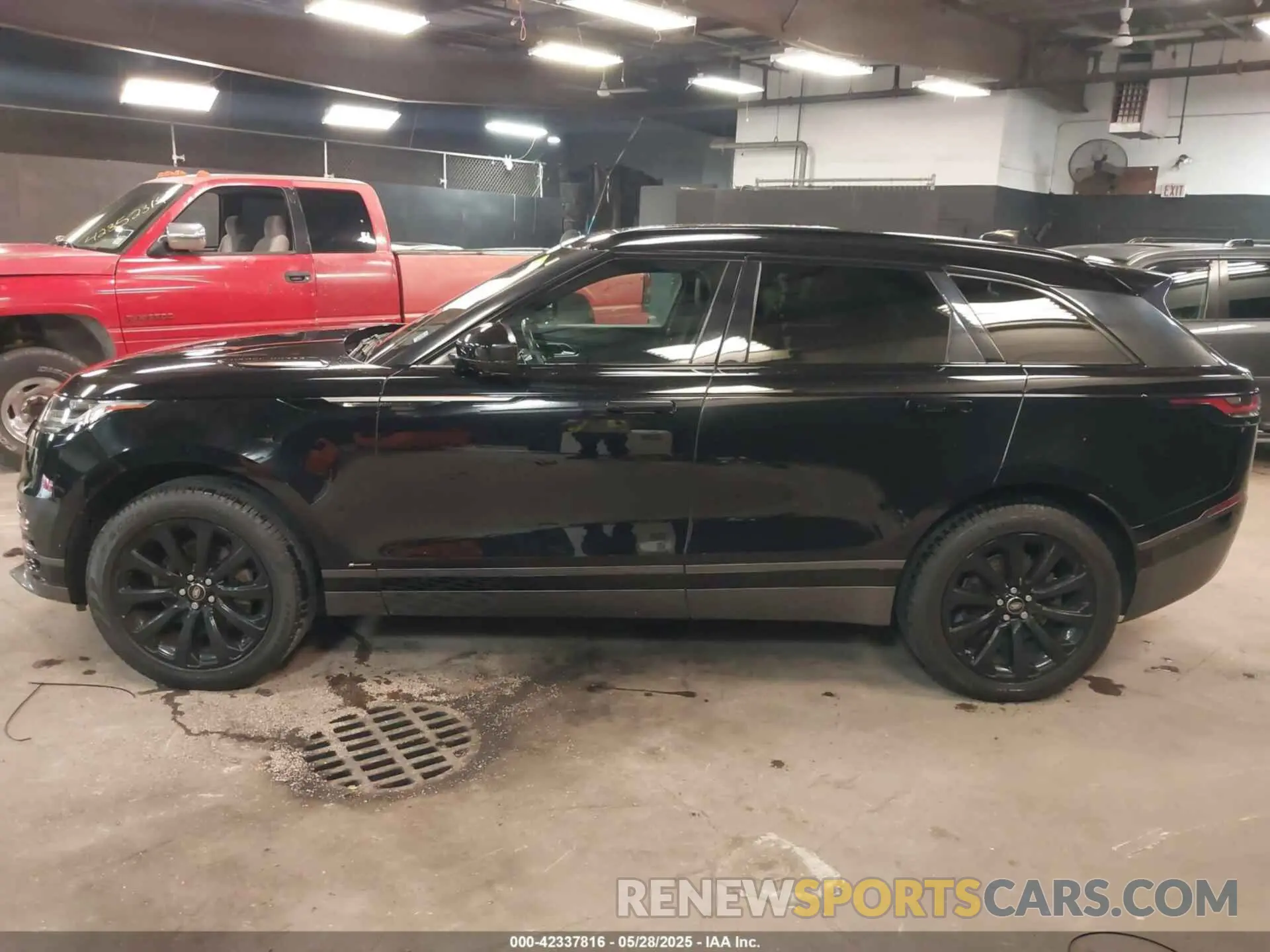 14 Photograph of a damaged car SALYL2EX2KA787566 LAND ROVER RANGE ROVER VELAR 2019