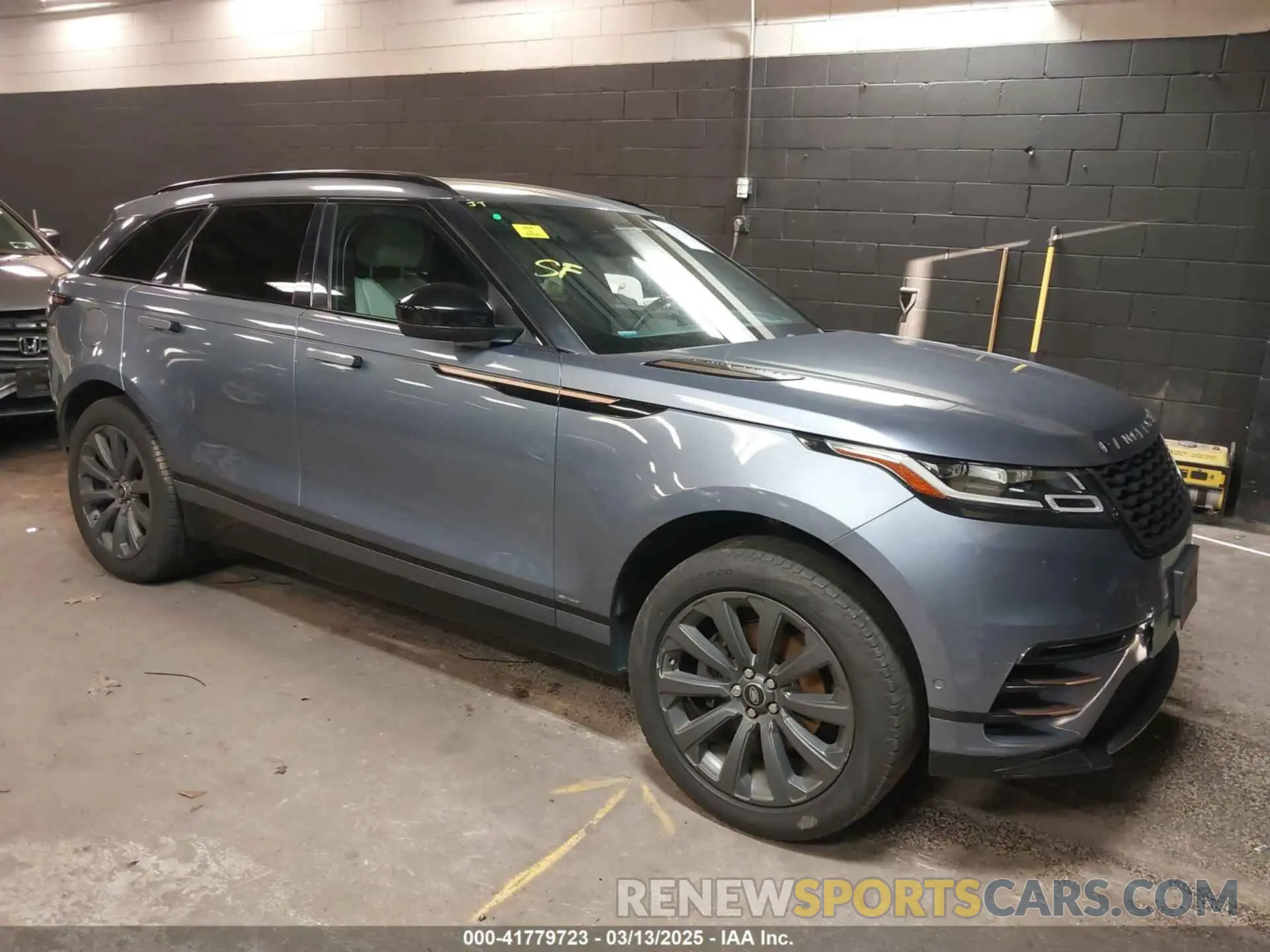 1 Фотография поврежденного автомобиля SALYL2EX8KA220360 LAND ROVER RANGE ROVER VELAR 2019