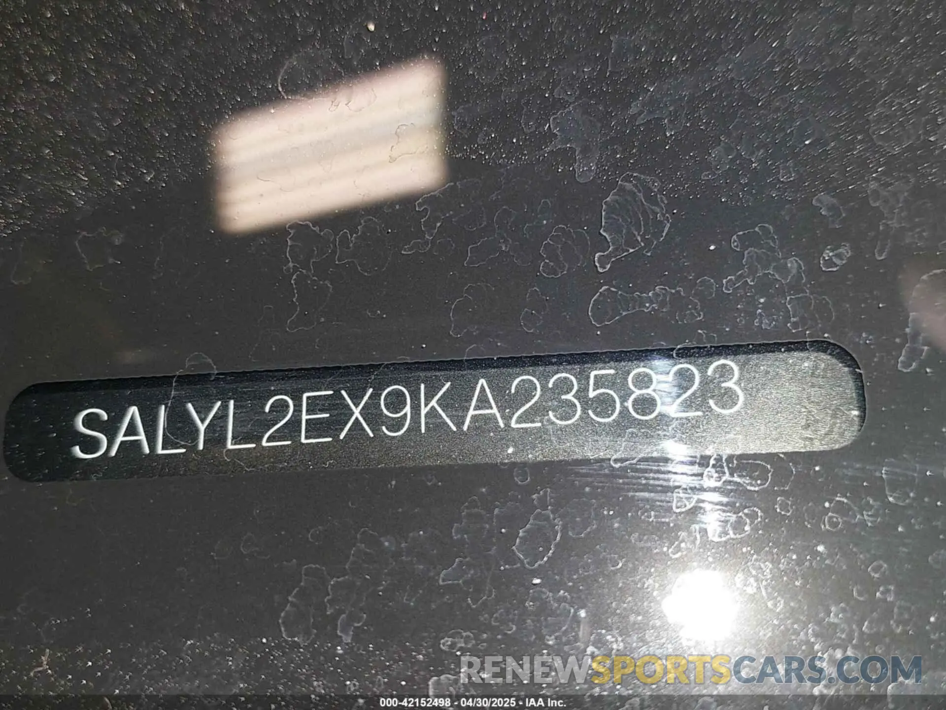 17 Photograph of a damaged car SALYL2EX9KA235823 LAND ROVER RANGE ROVER VELAR 2019