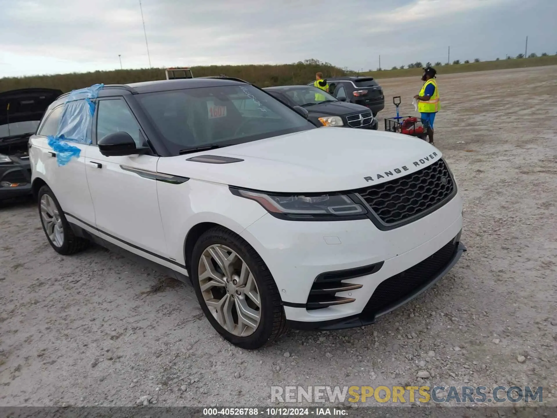 1 Photograph of a damaged car SALYL2FV7KA214272 LAND ROVER RANGE ROVER VELAR 2019