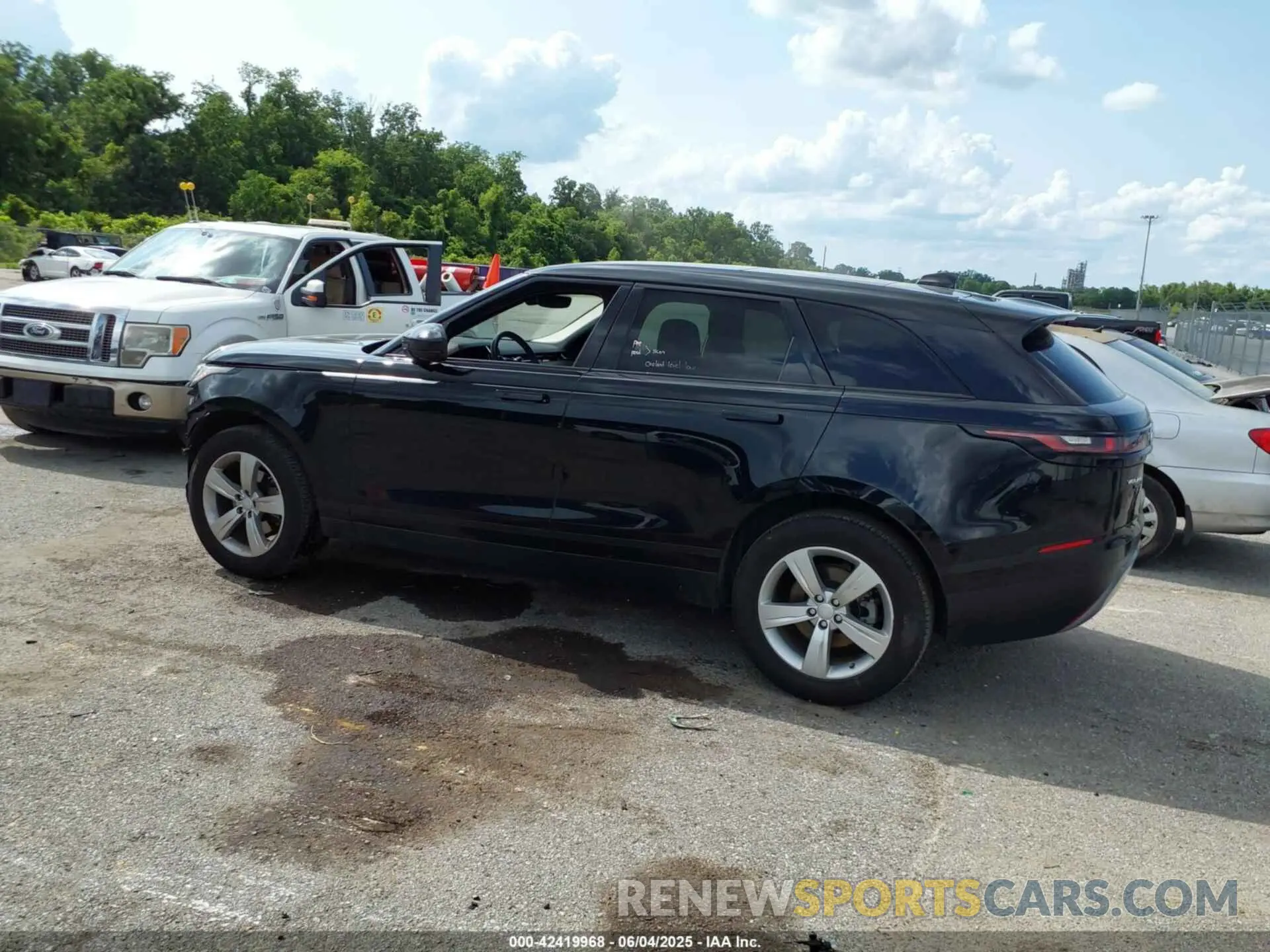 14 Photograph of a damaged car SALYB2EX1LA265855 LAND ROVER RANGE ROVER VELAR 2020