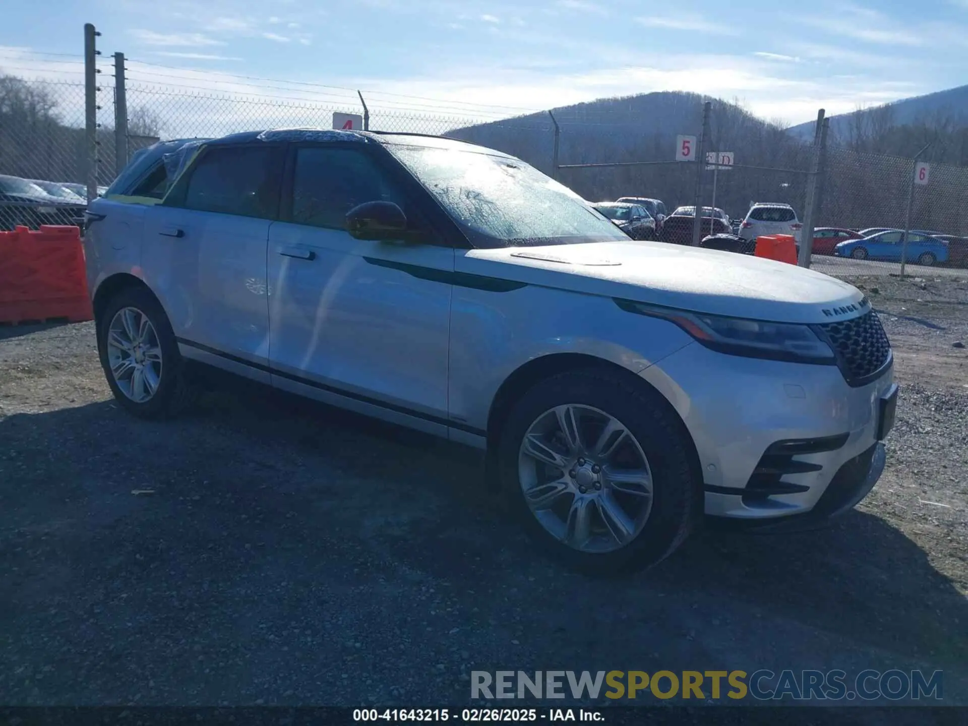 1 Фотография поврежденного автомобиля SALYT2EX1MA306855 LAND ROVER RANGE ROVER VELAR 2021
