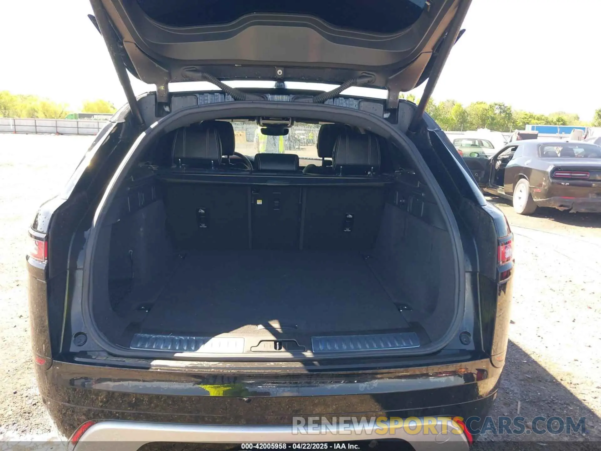 17 Photograph of a damaged car SALYT2EX8MA298026 LAND ROVER RANGE ROVER VELAR 2021