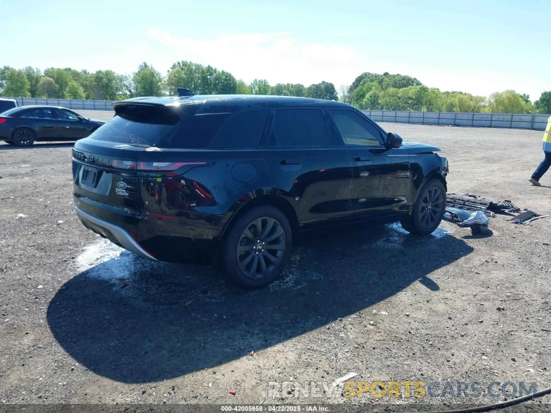 4 Photograph of a damaged car SALYT2EX8MA298026 LAND ROVER RANGE ROVER VELAR 2021