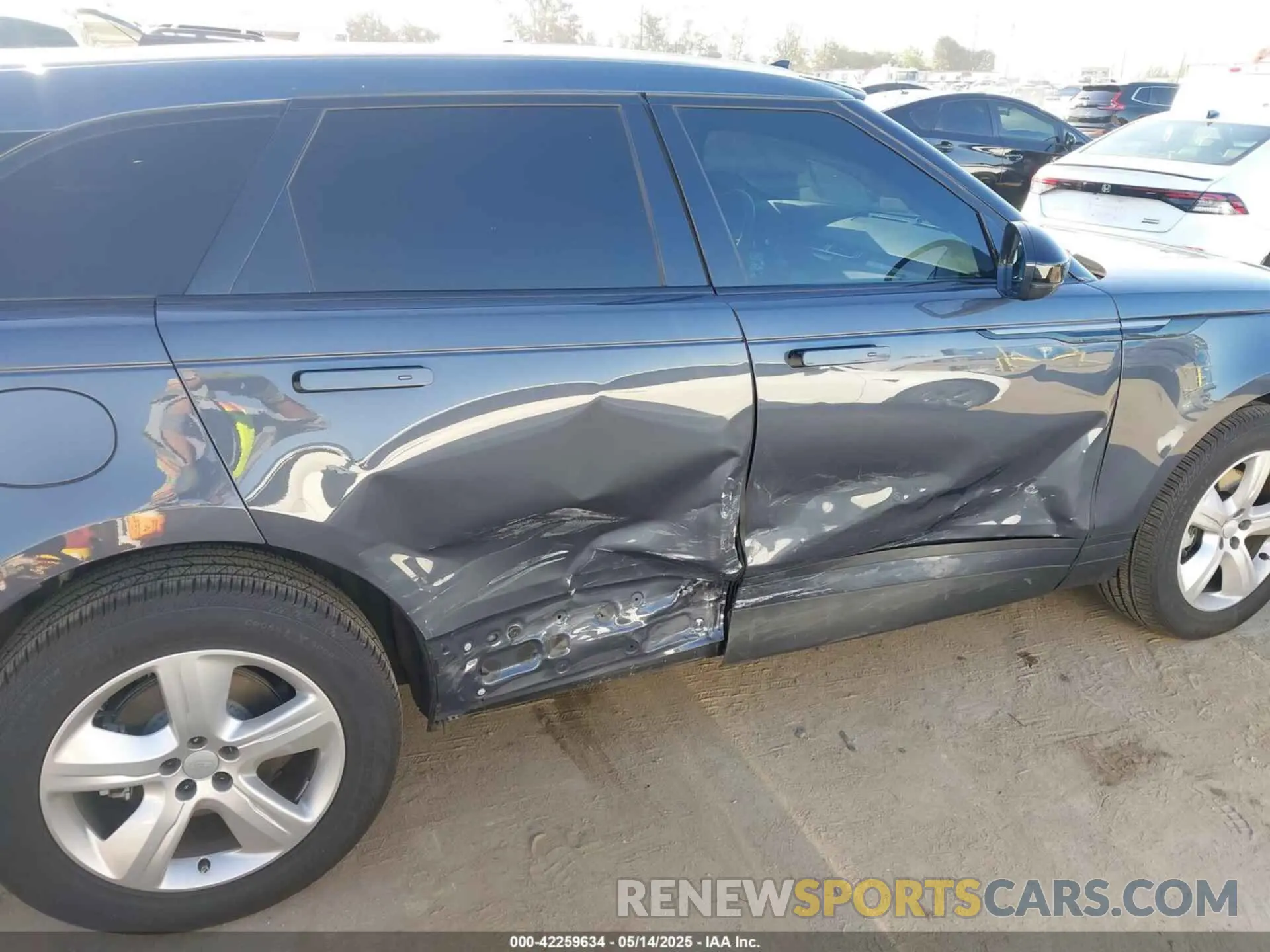 17 Photograph of a damaged car SALYJ2EX5SA392822 LAND ROVER RANGE ROVER VELAR 2025